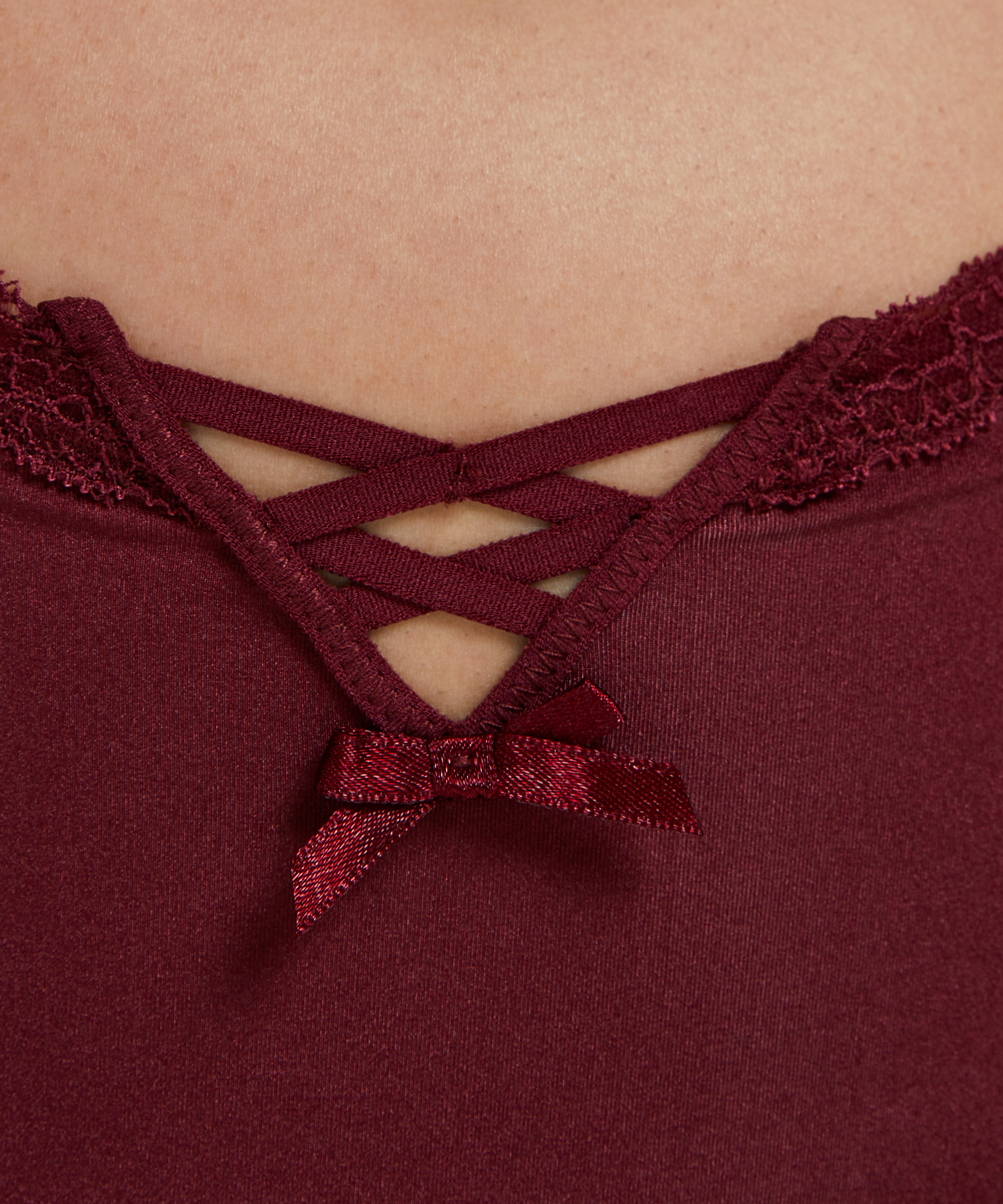 Vixen V-formad brazilian-trosa Curvy, röd, main