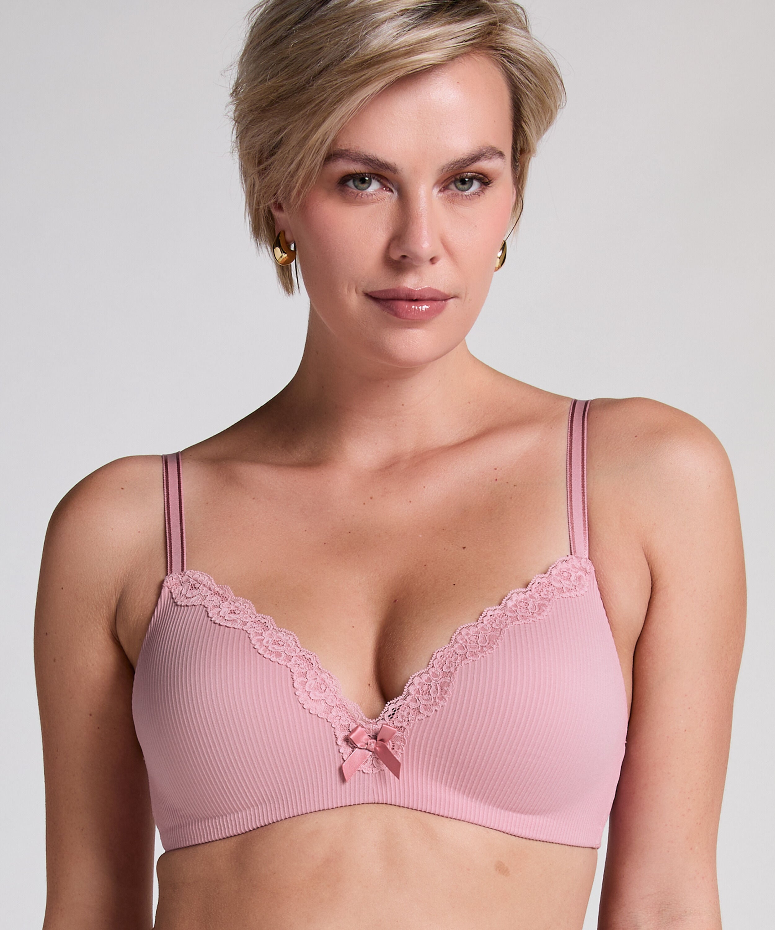 Formpressad bh utan bygel Lola, Rosa