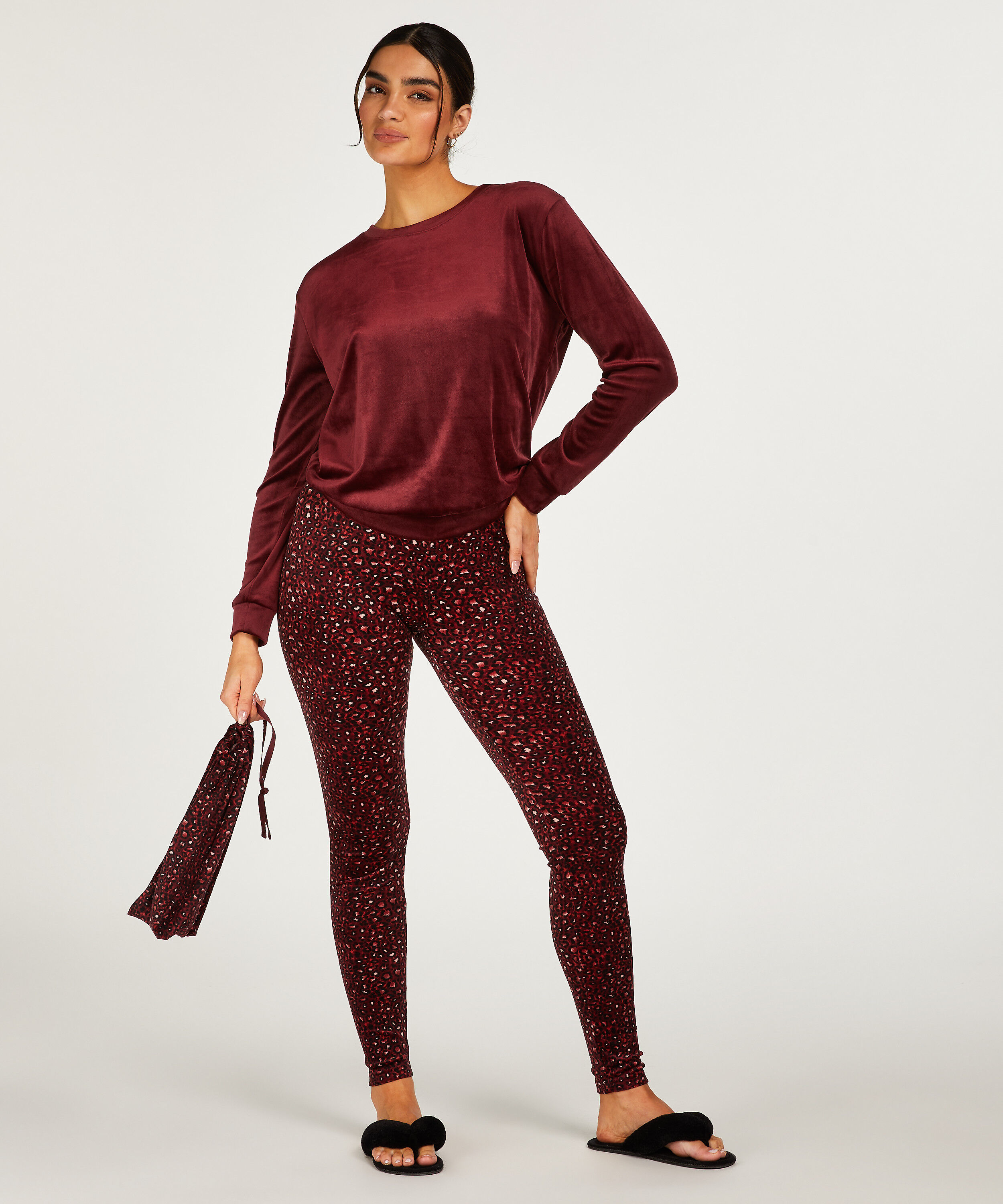 Pyjamaset med v&auml;ska, Lila