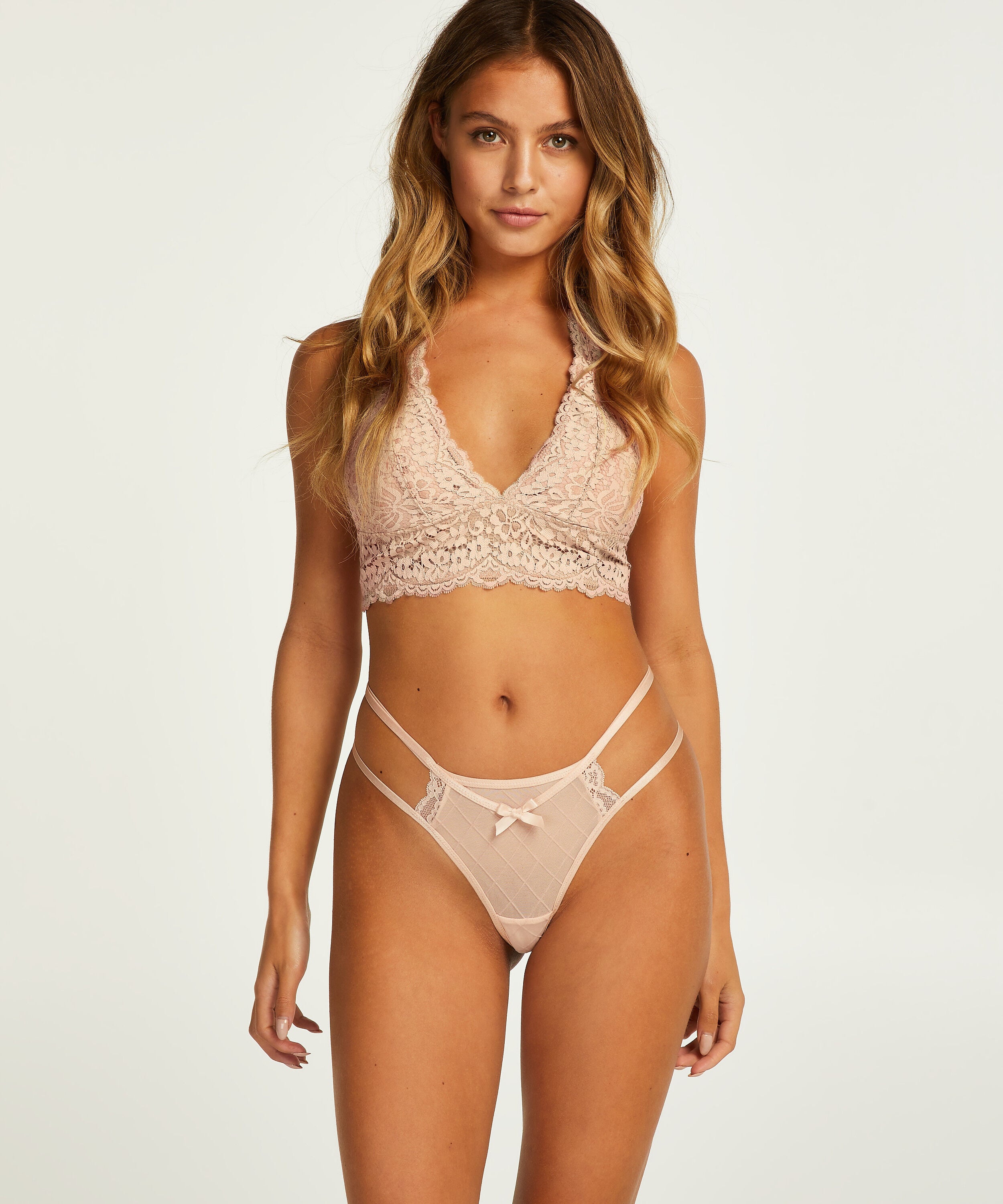 Kylie stringtrosa, Beige