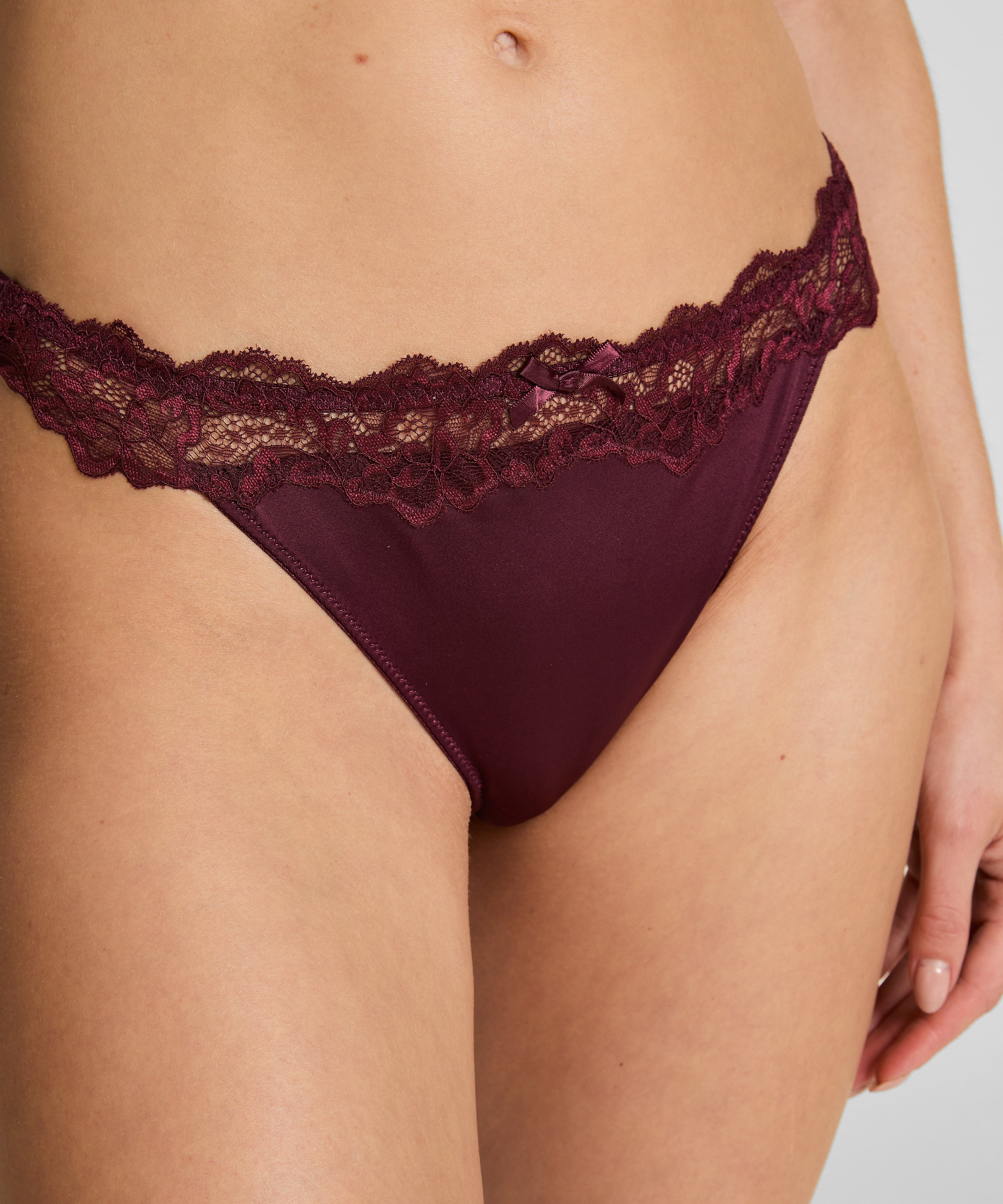 Stringtrosa Lace & Shine, Lila, main