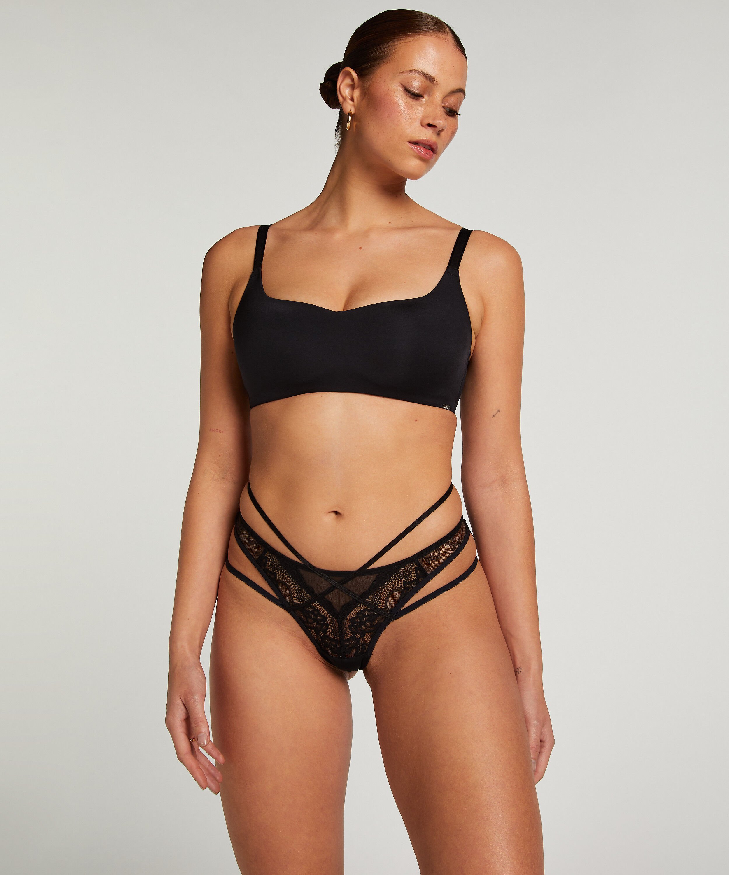 Amala braziliantrosa, Svart