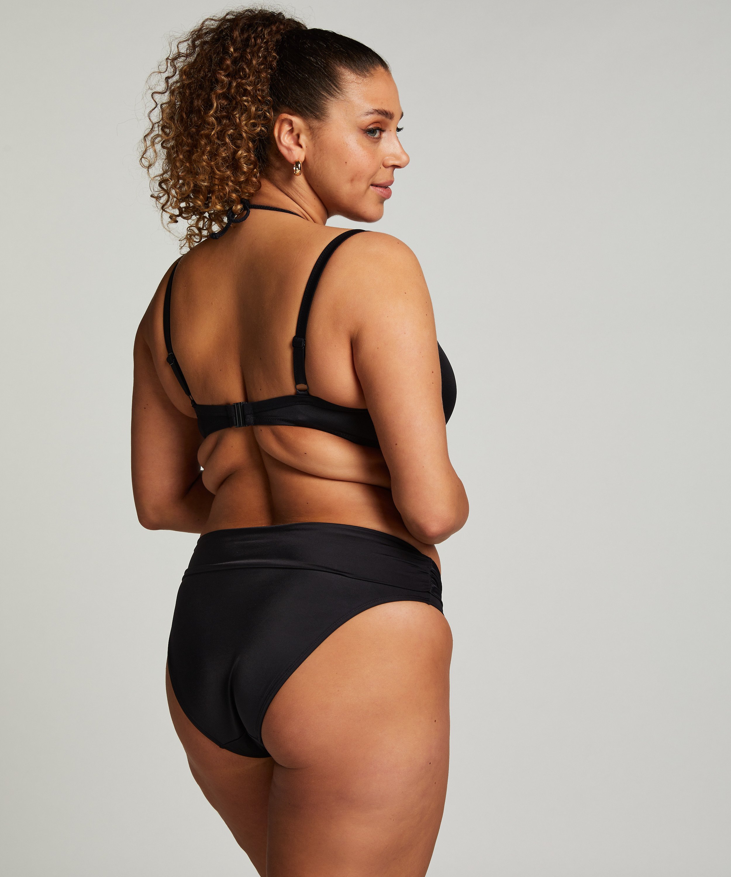 Luxe formpressad bikiniöverdel med bygel, Svart, main