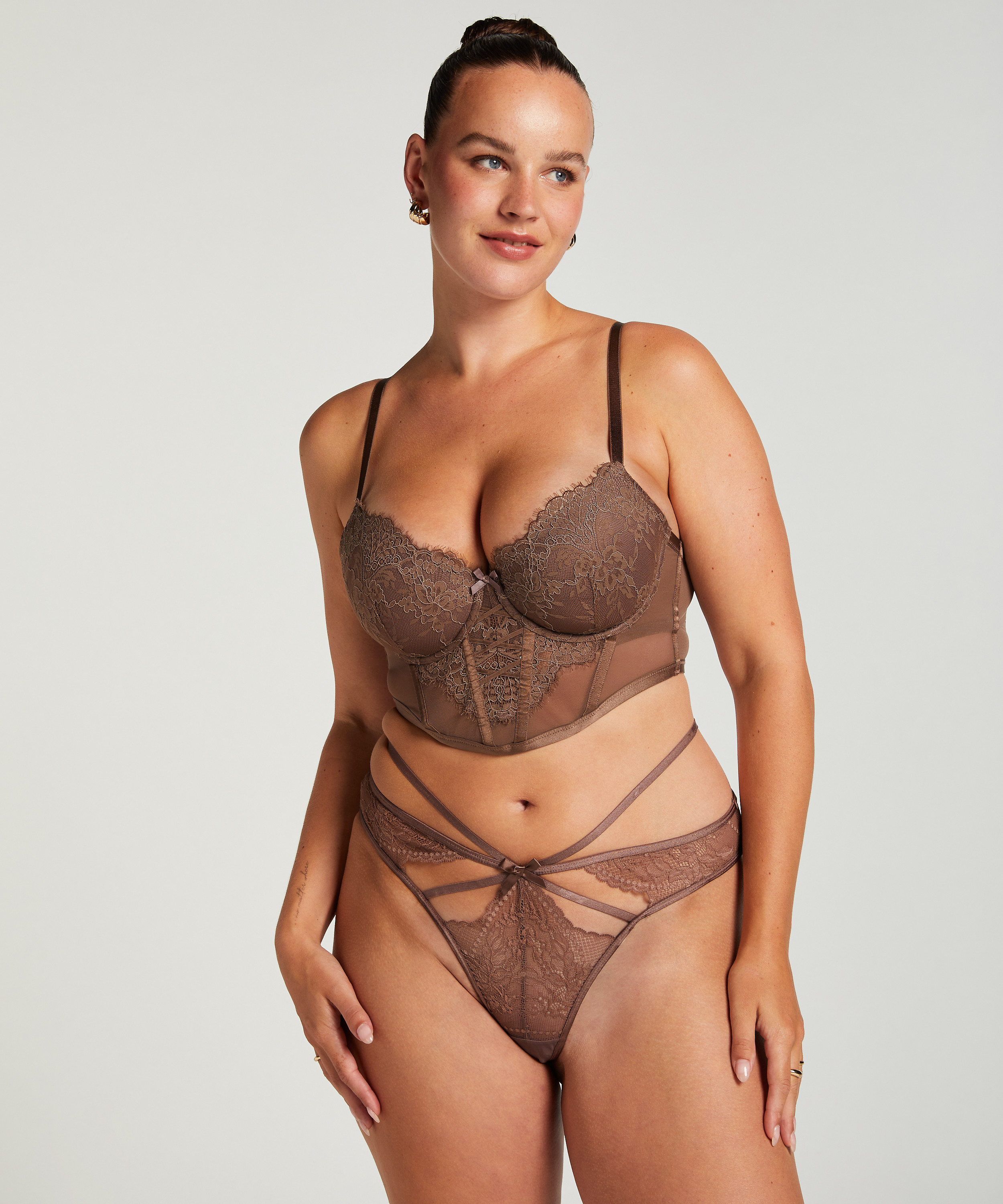 Stringtrosa Wera, Brun, main