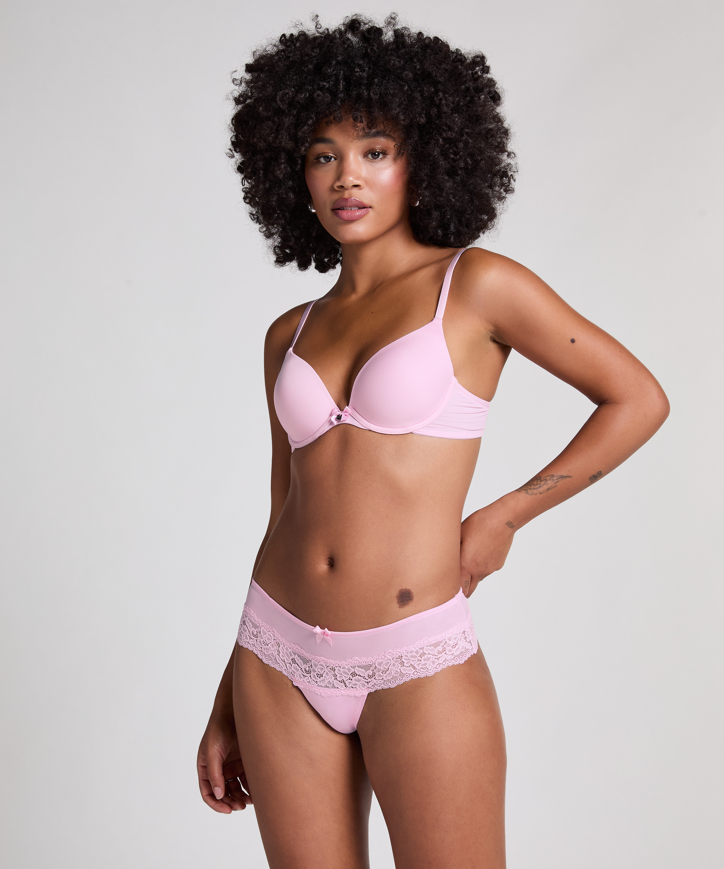 Paris boxerstringtrosa, Rosa, main