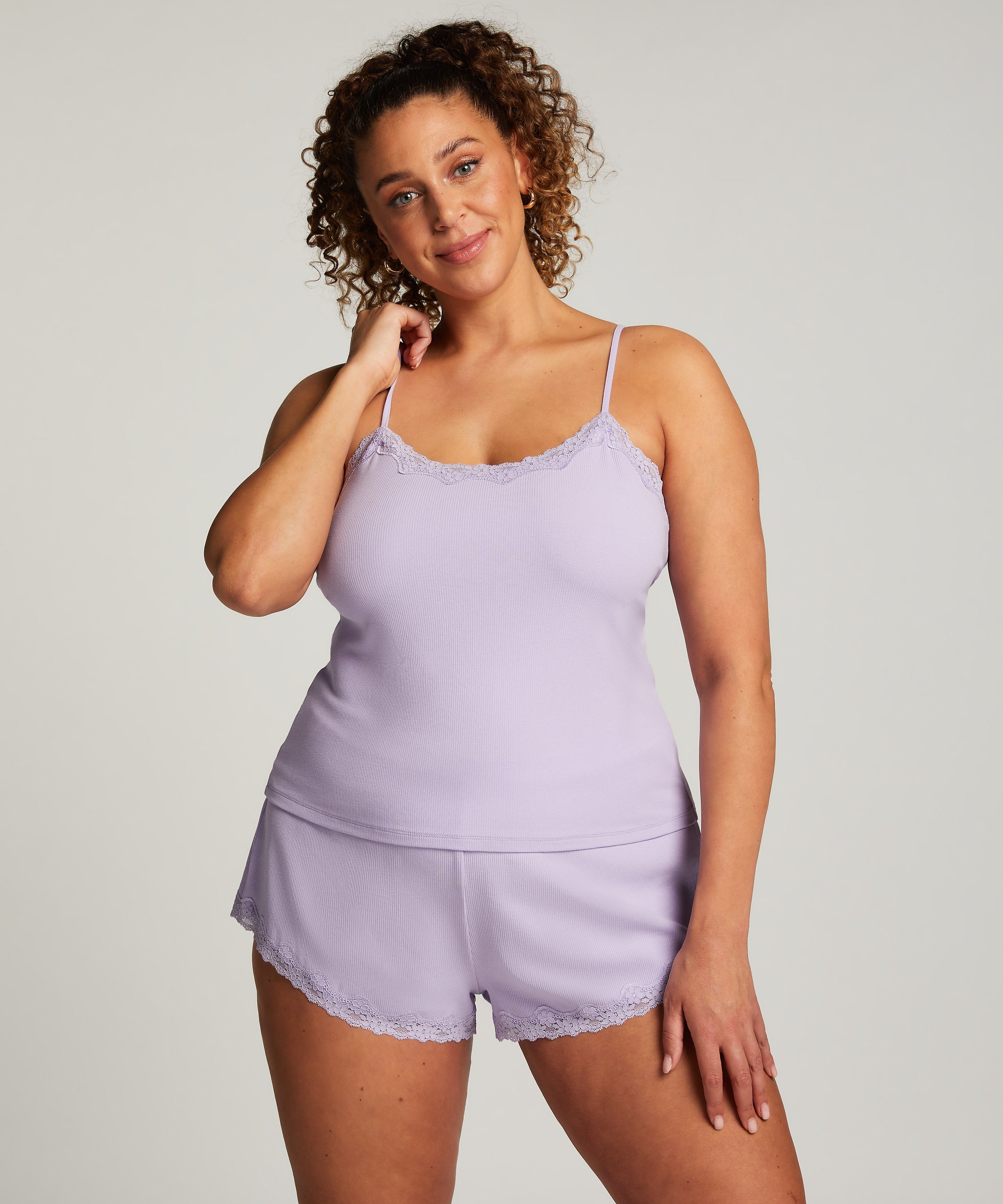 Pyjamasset, Lila, main