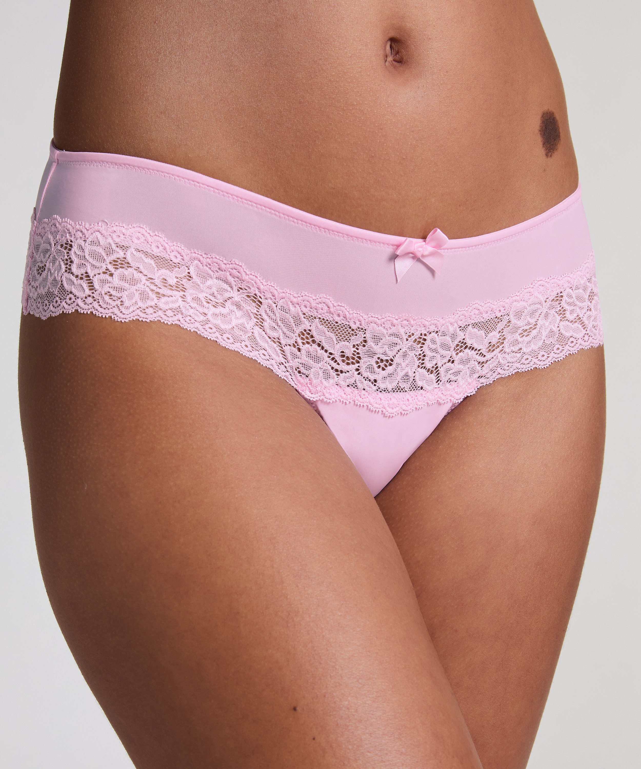 Paris boxerstringtrosa, Rosa, main