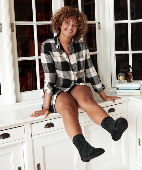 Långärmad nattskjorta, Svart