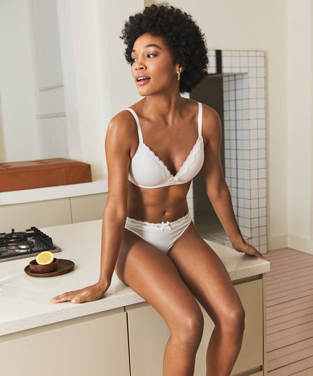 Formpressad bh utan bygel Lola, Vit