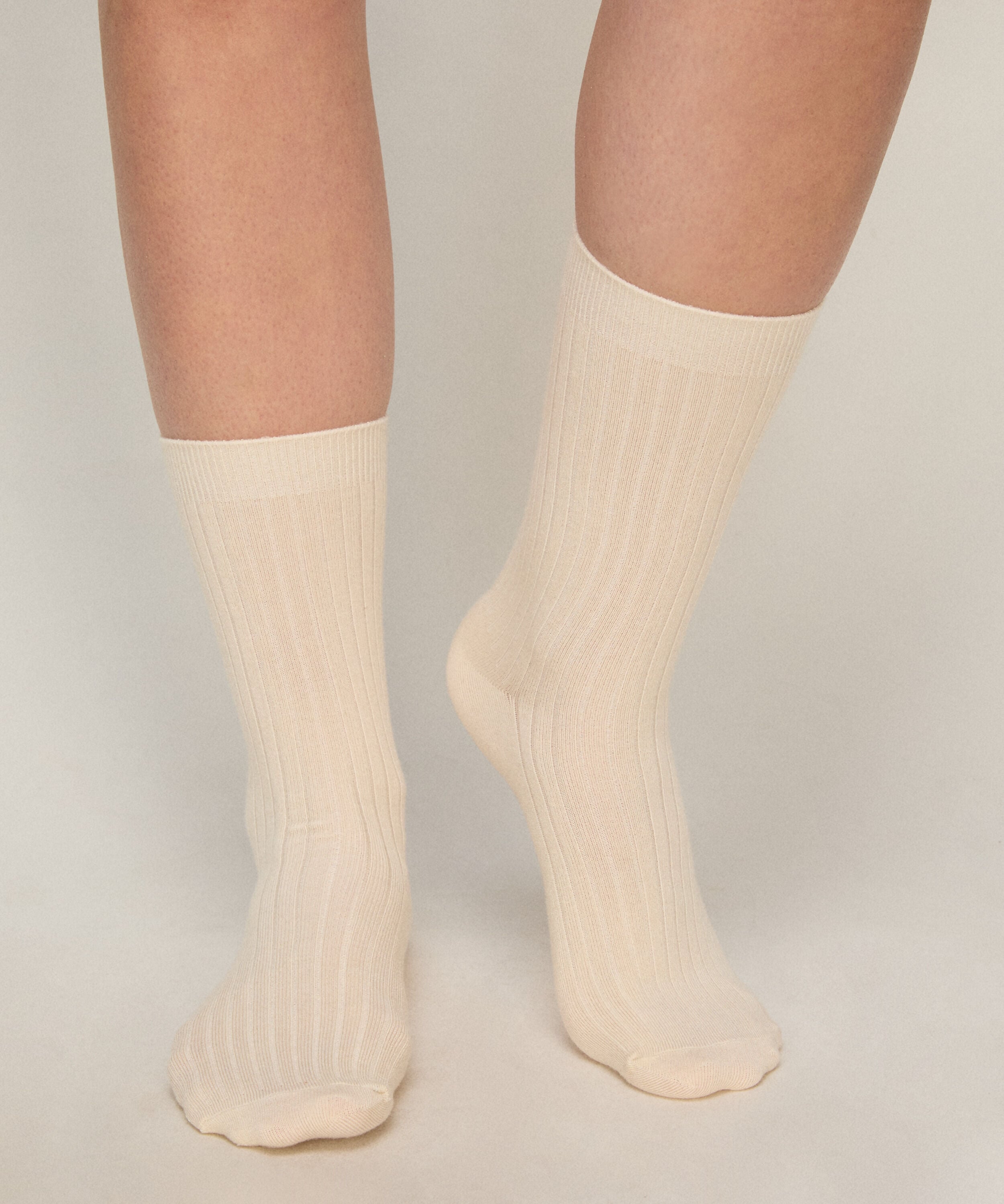 Cashmere Blend Ribbed Socks, Vit Cashmere Blend Ribbed Socks, Vit