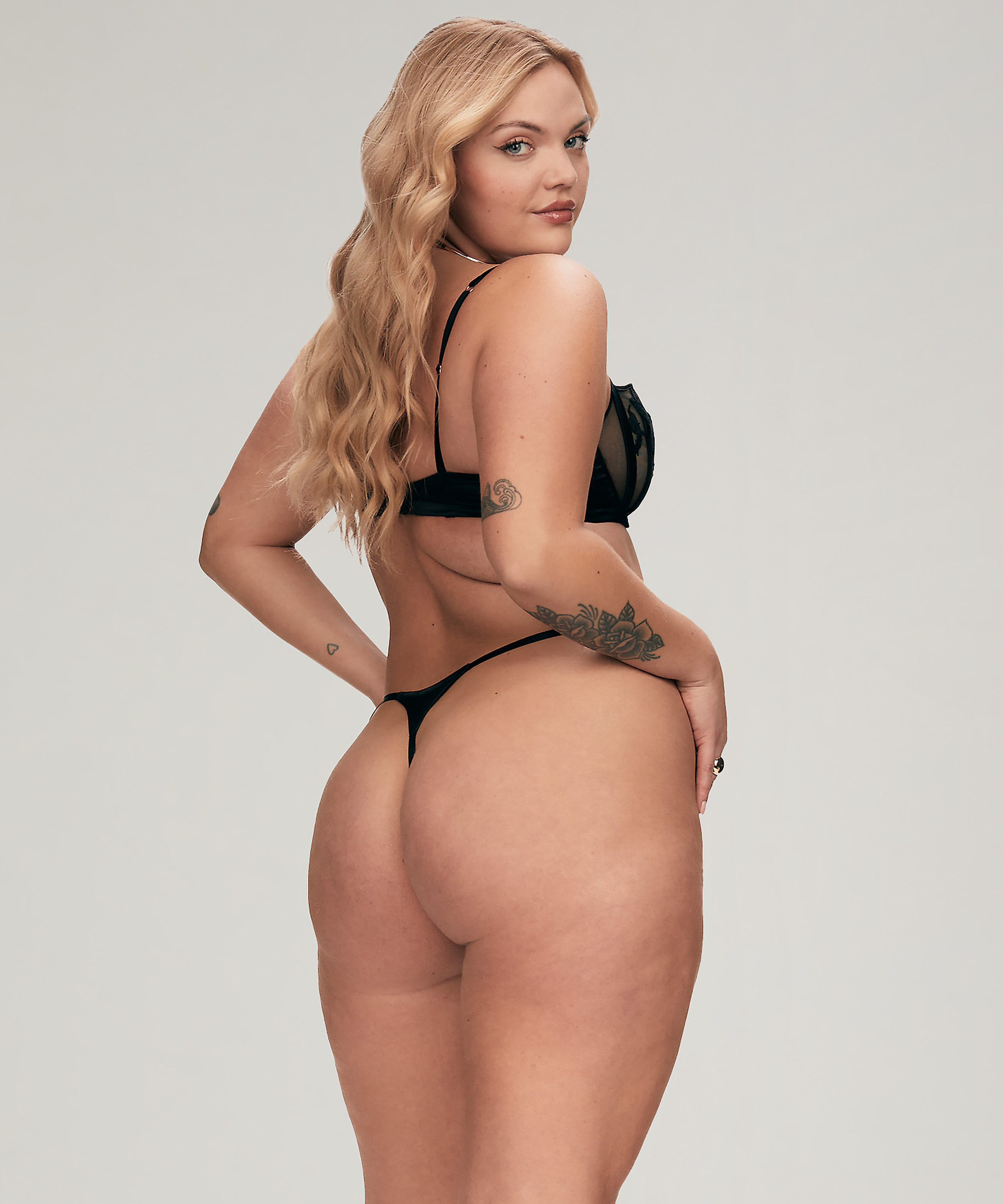 Stringtrosa Ember, Svart, main