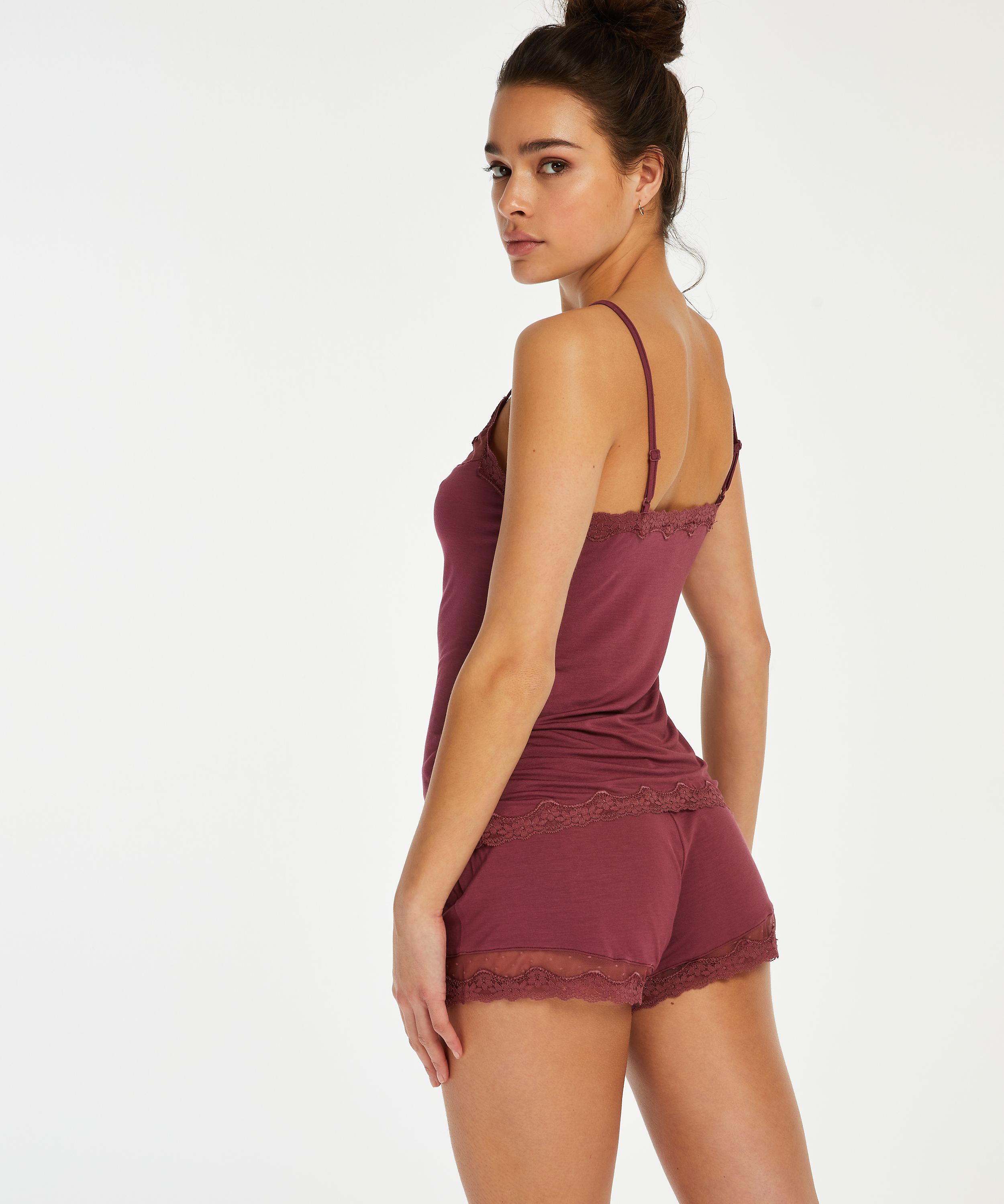 Pyjamasset, R&ouml;d, main