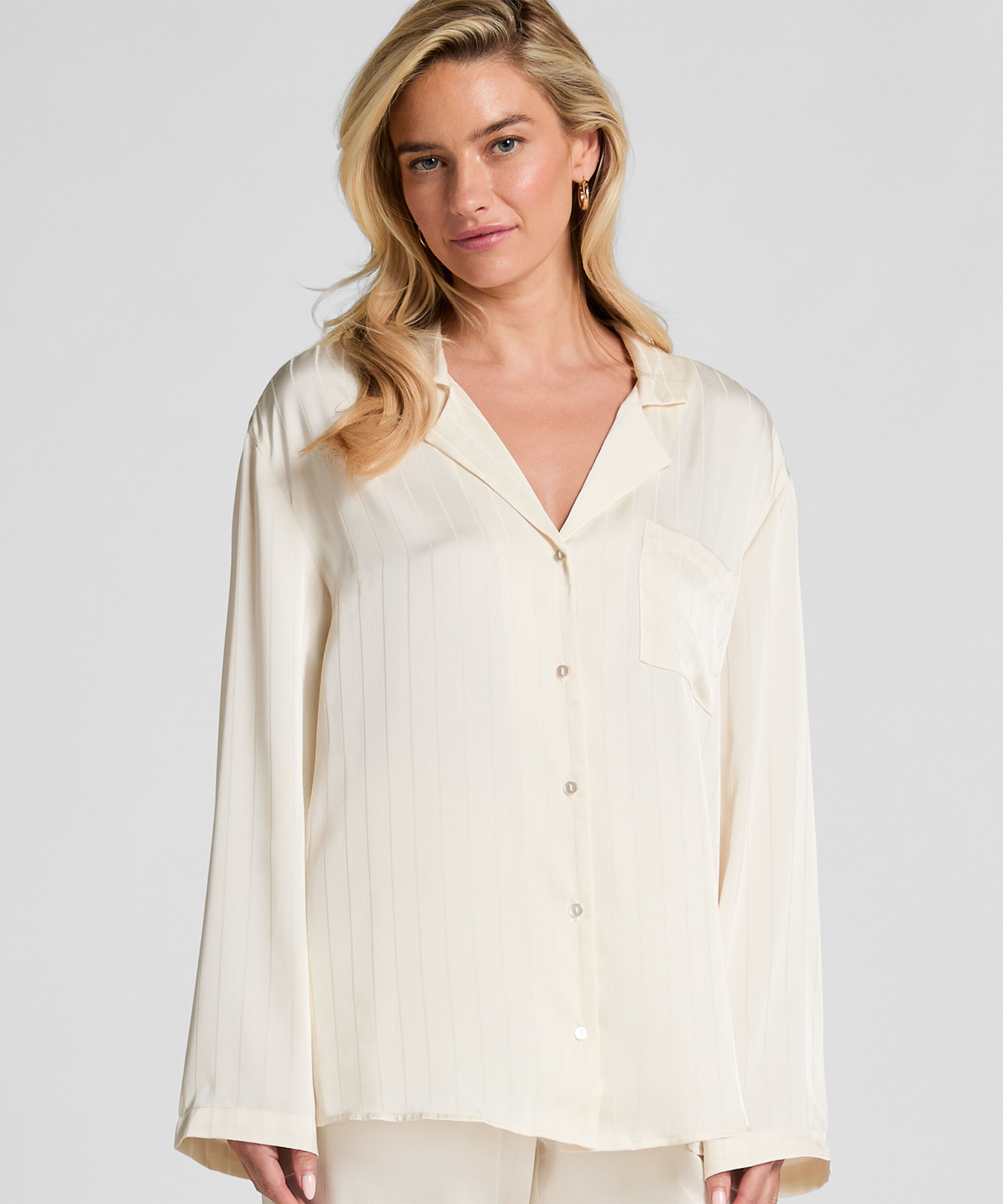 Satinjacka med smala ränder, Vit