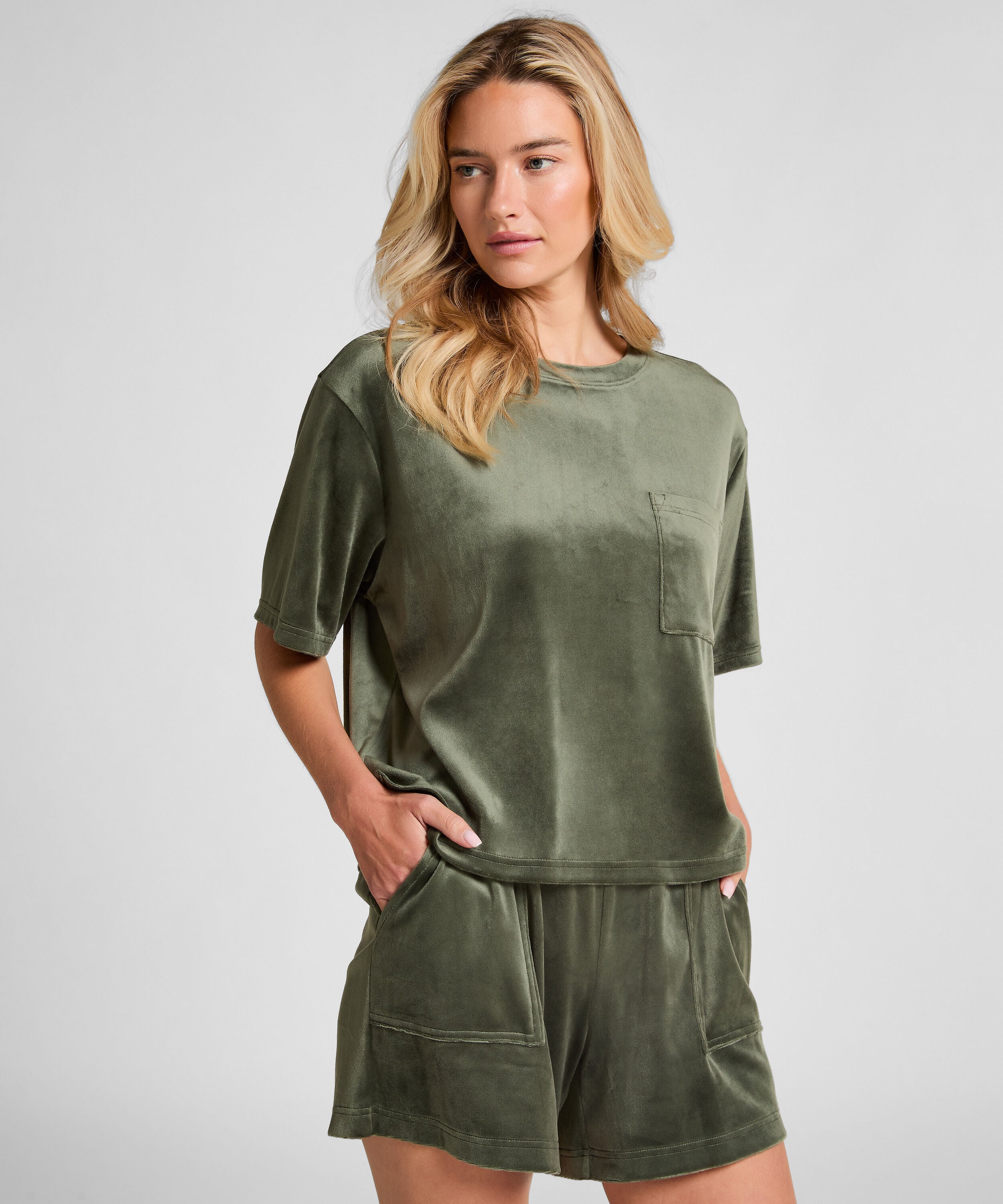 Sammetsshorts med ficka, Grön