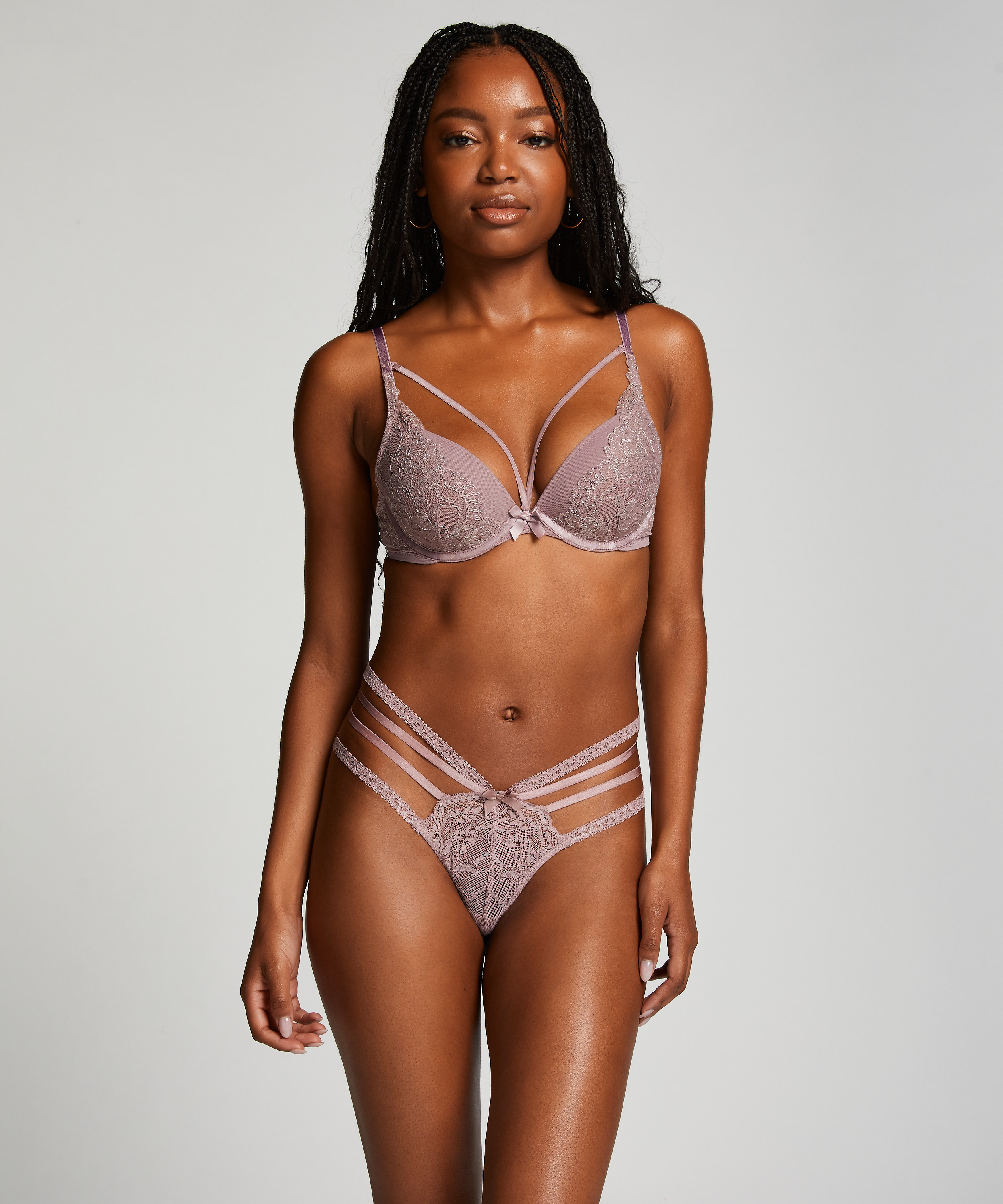 Lorraine stringtrosa, Lila, main