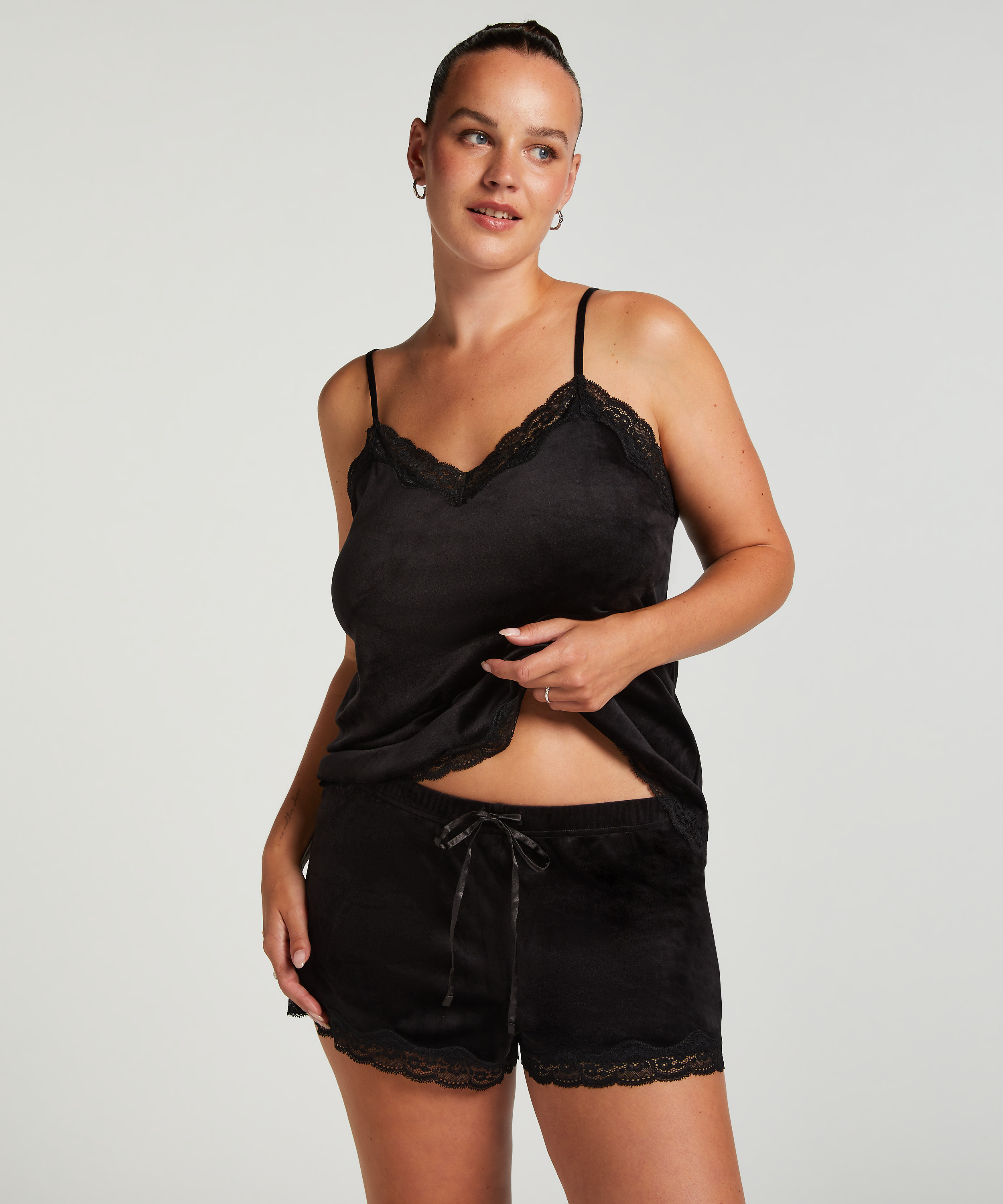 Sammet-spetslinne, Svart, main