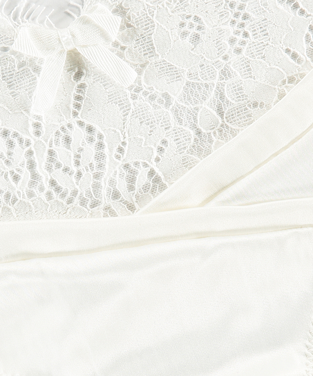 Hannako stringtrosa, Vit