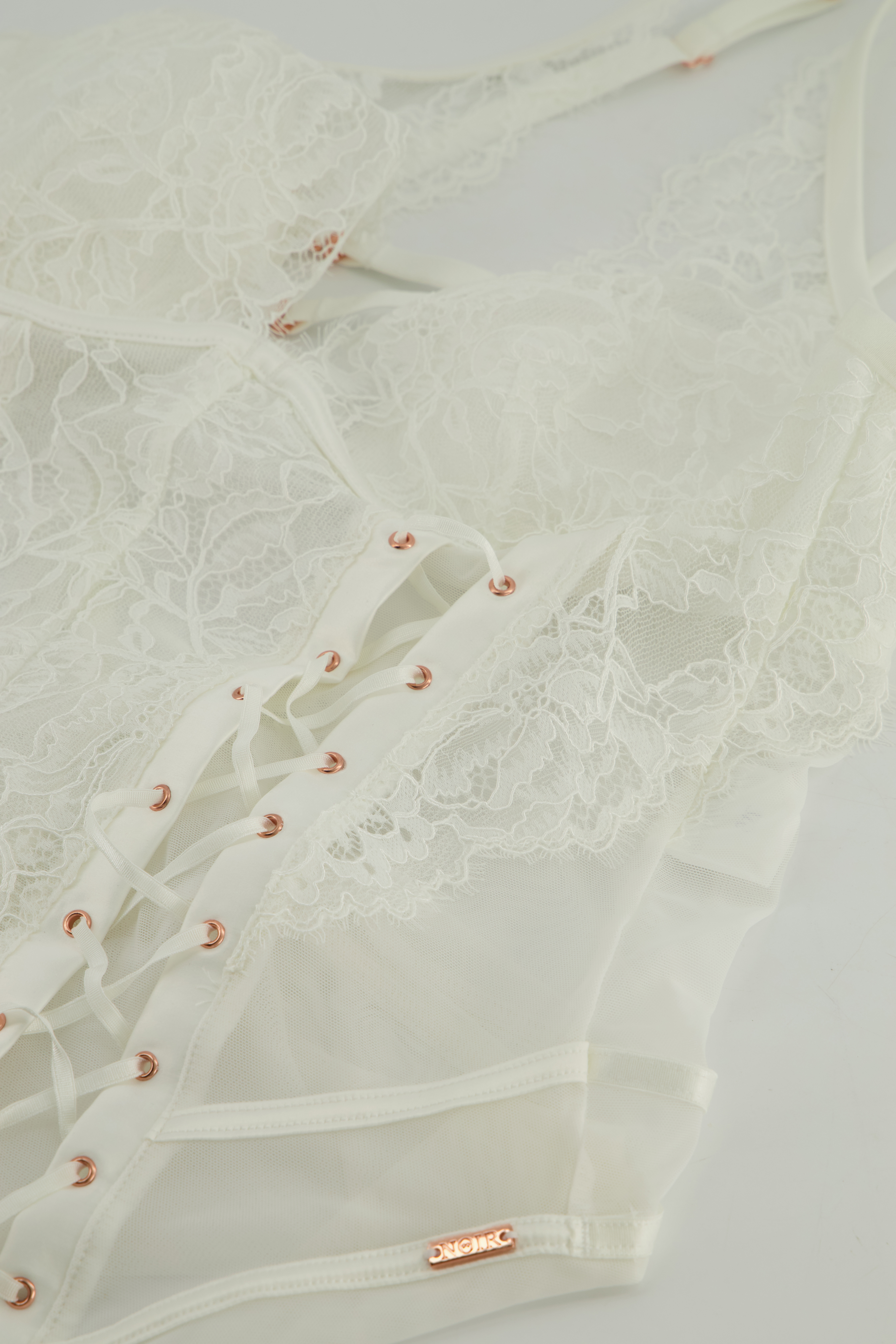 Body Daan, Vit, main