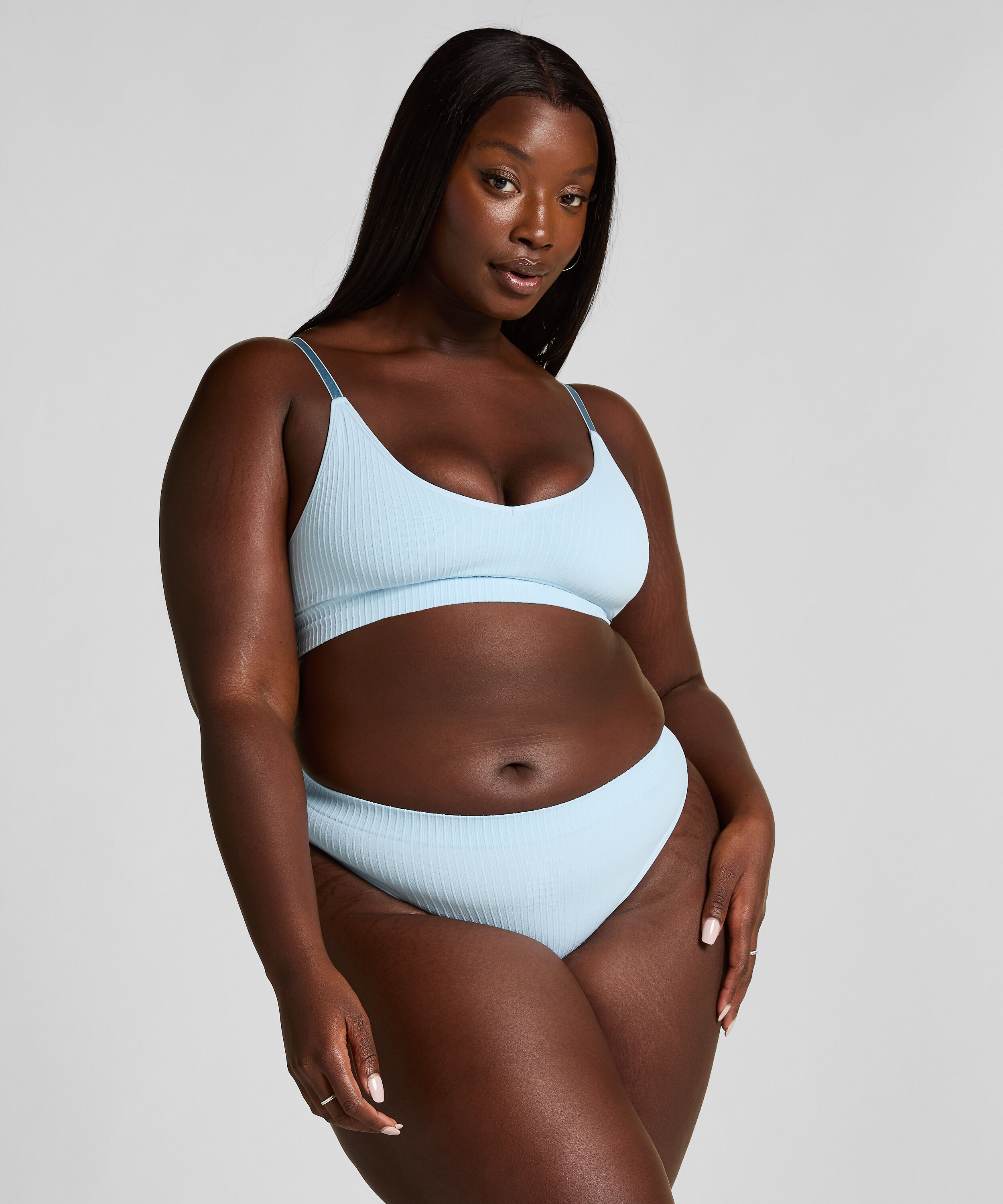 Dianne h&ouml;gt skuren stringtrosa, Bl&aring;