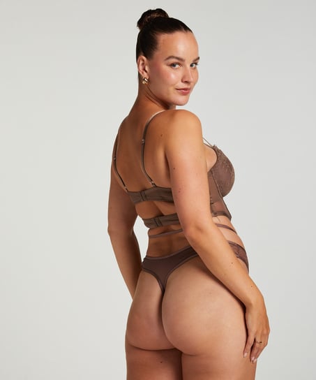 Stringtrosa Wera, Brun