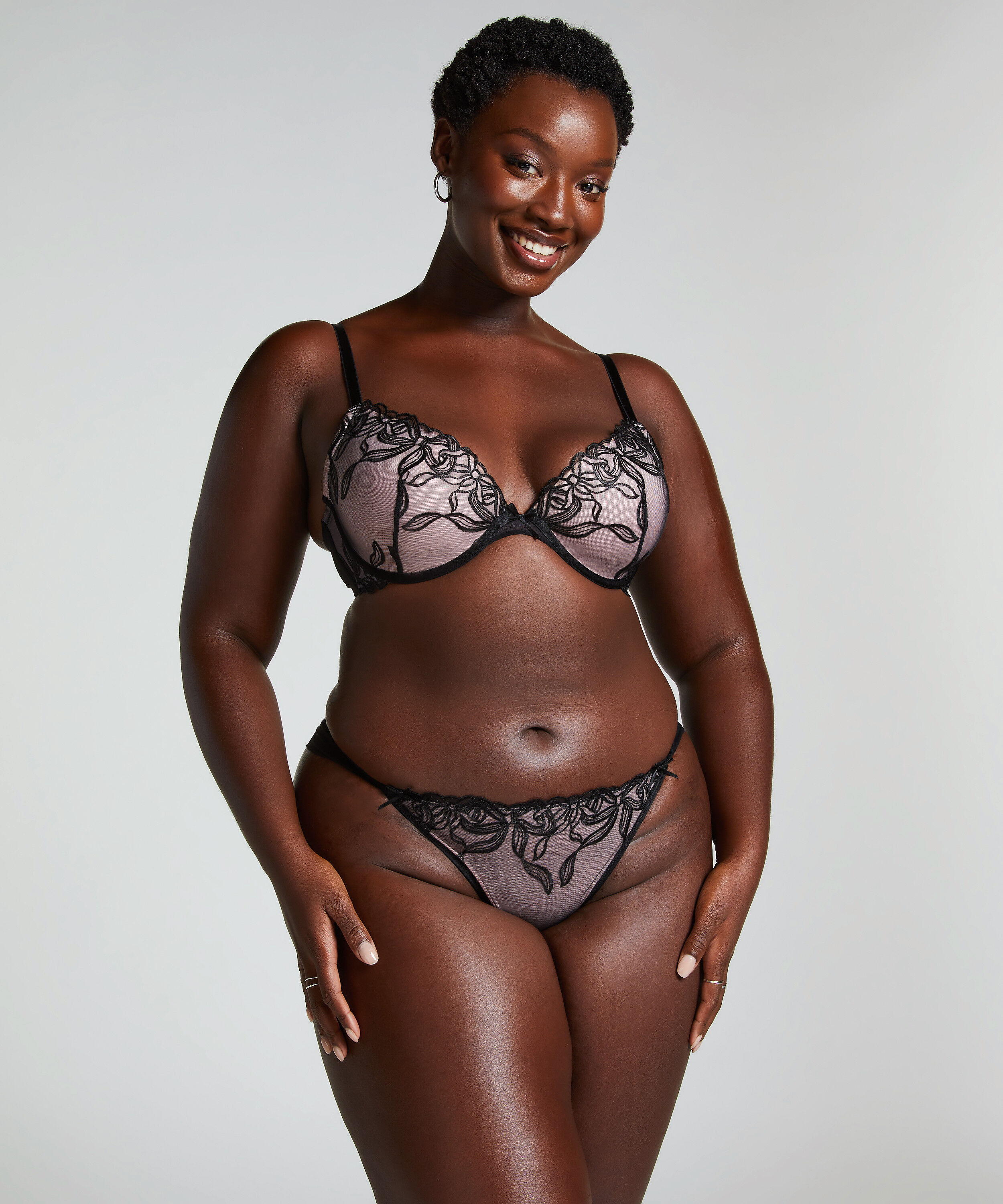 Braziliantrosa Beau, Svart