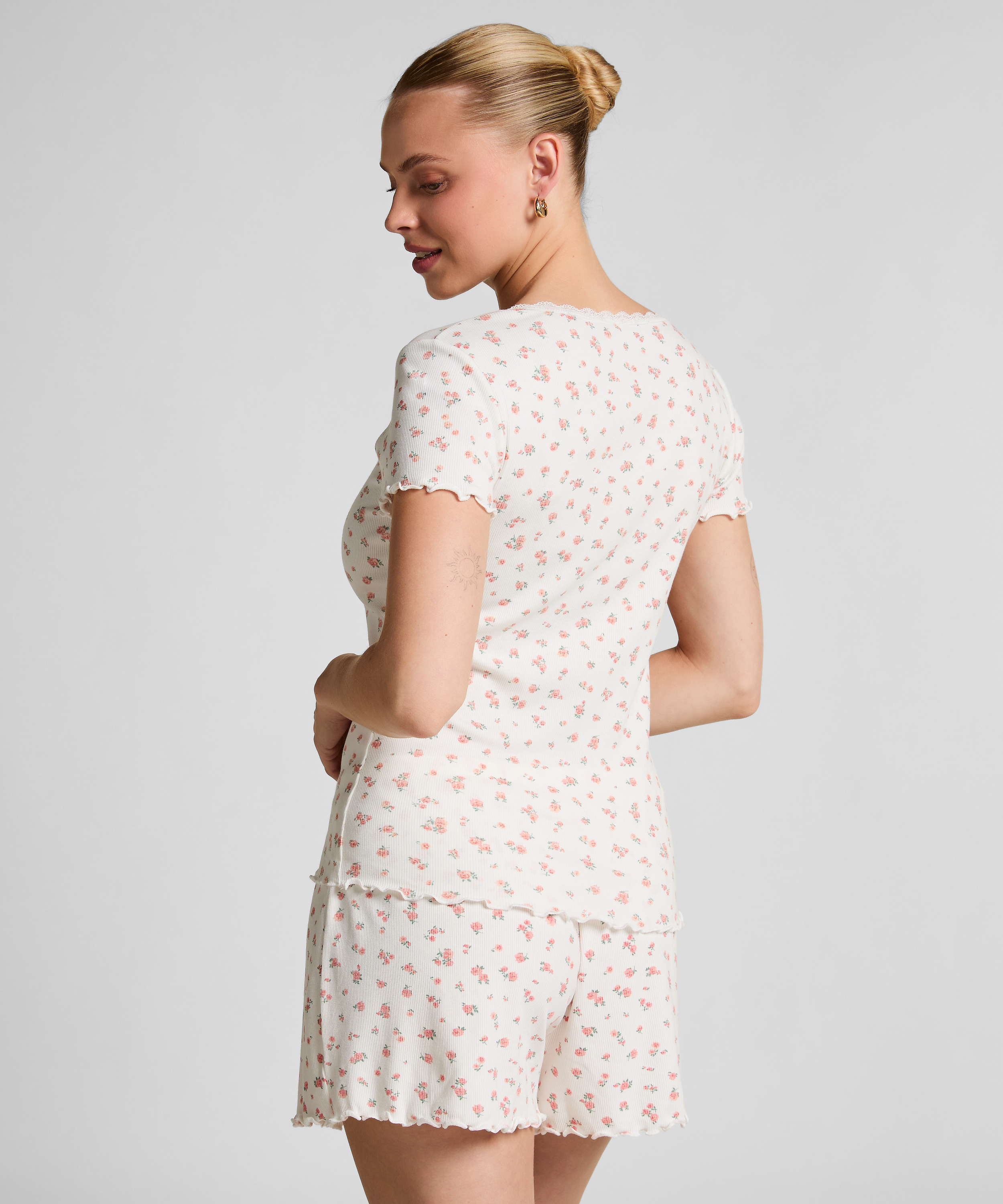 Kort&auml;rmad ribbstickad top med spets, Vit, main