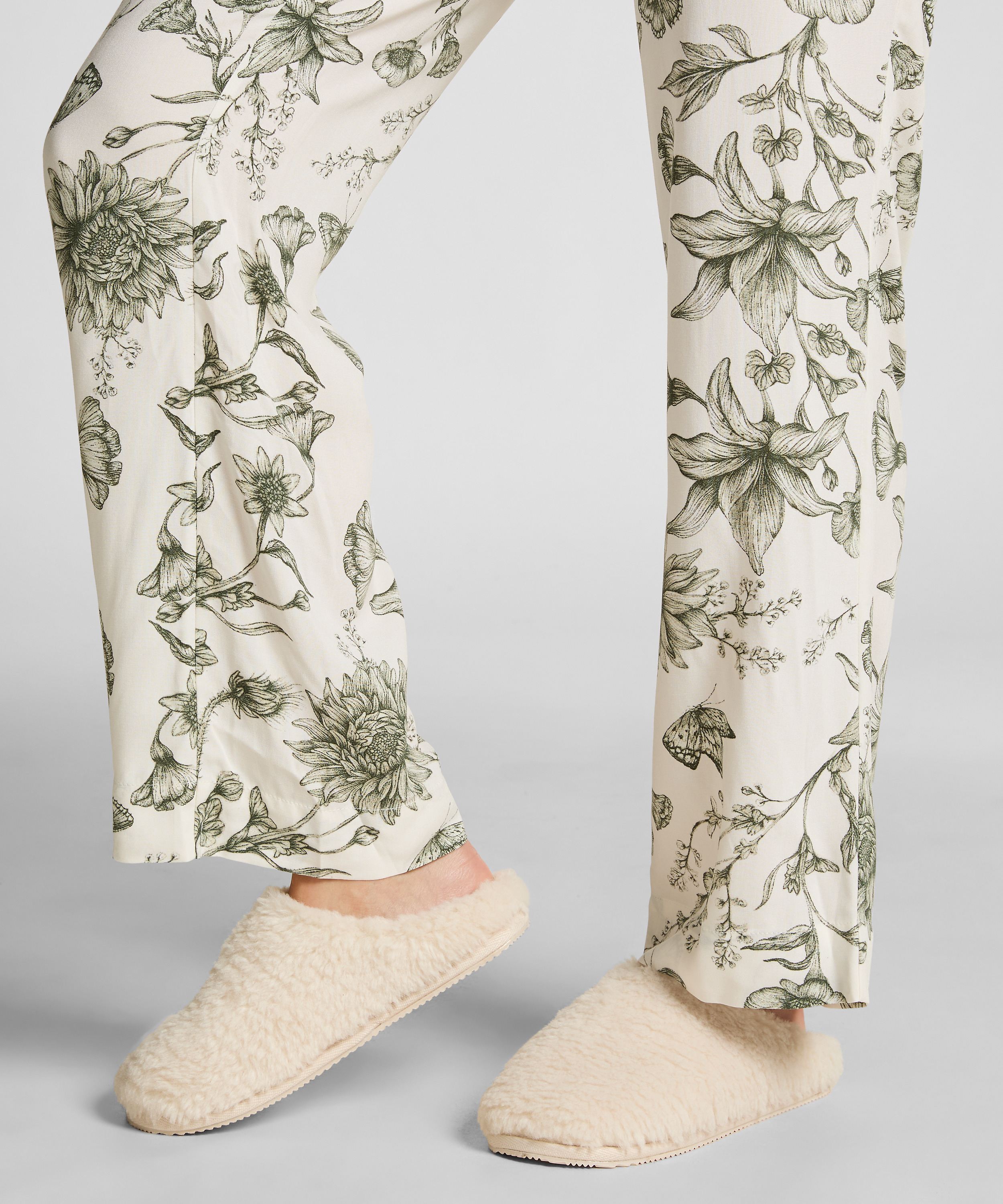 Toffler Lola, Vit, main