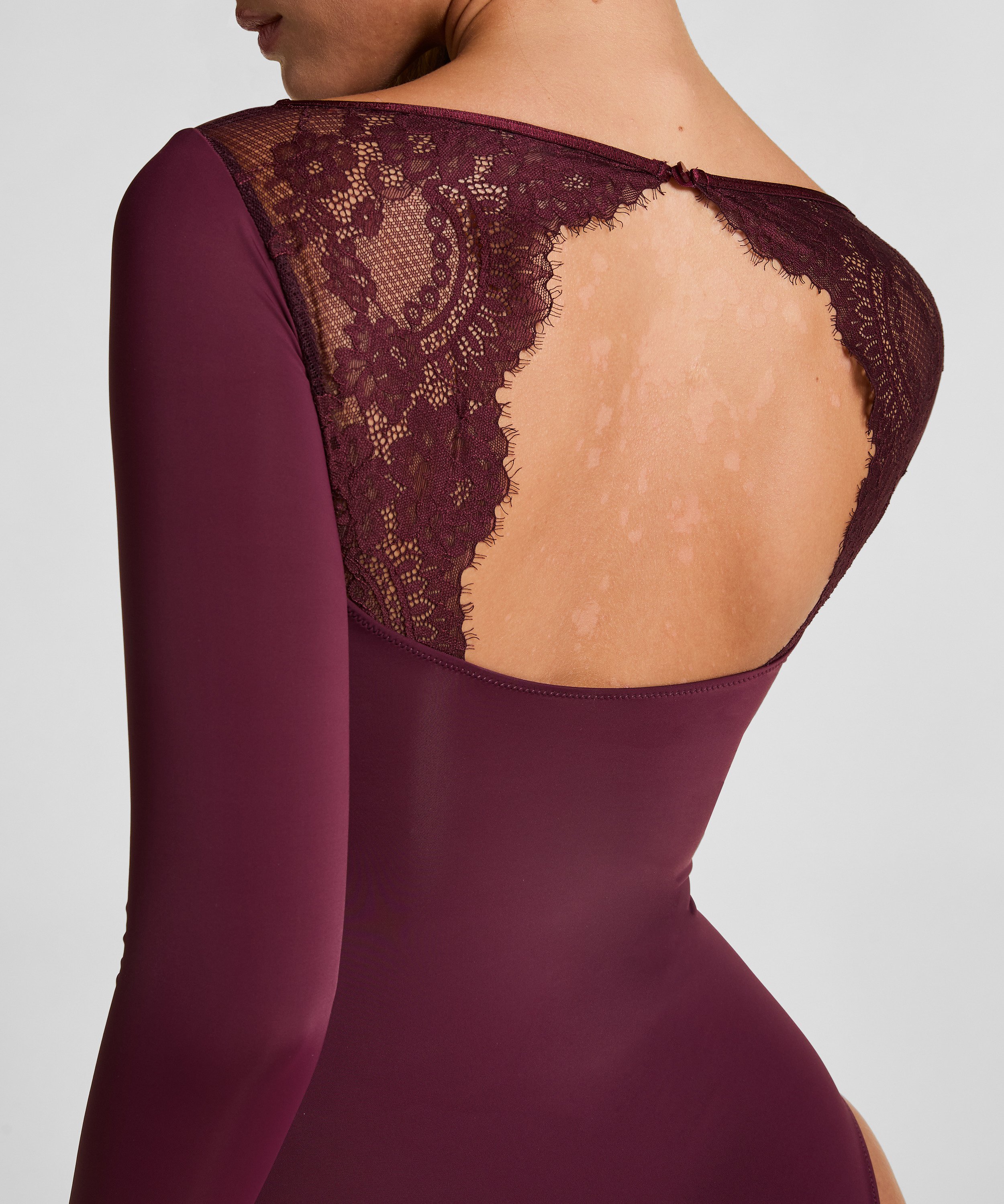 Becky body, Röd, main