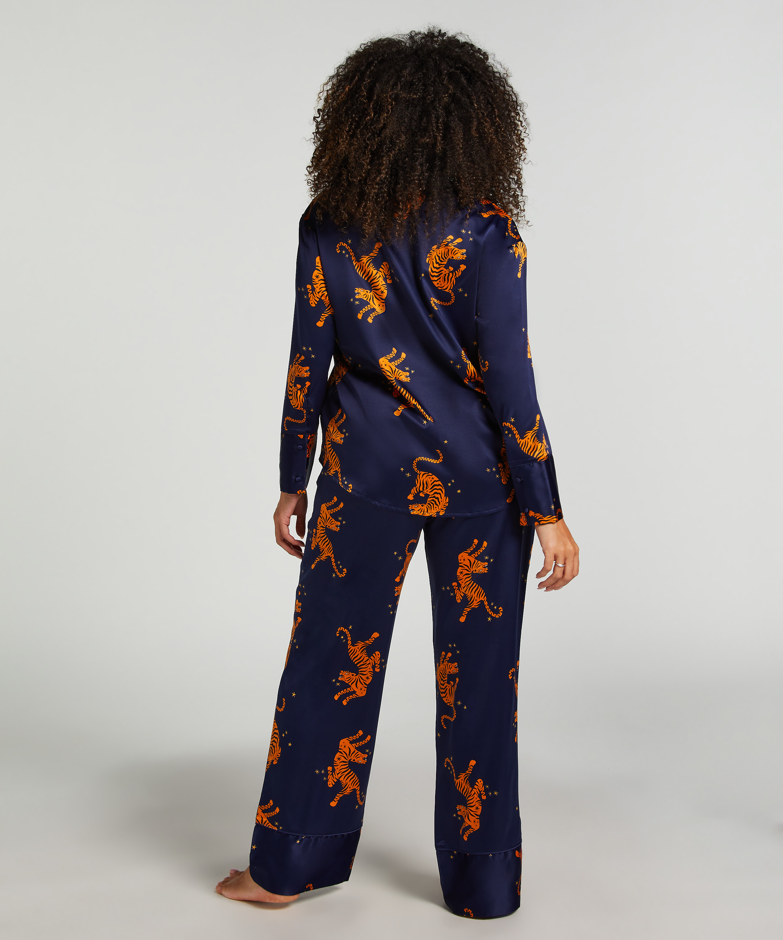 Satin-byxor, Bl&aring;, main