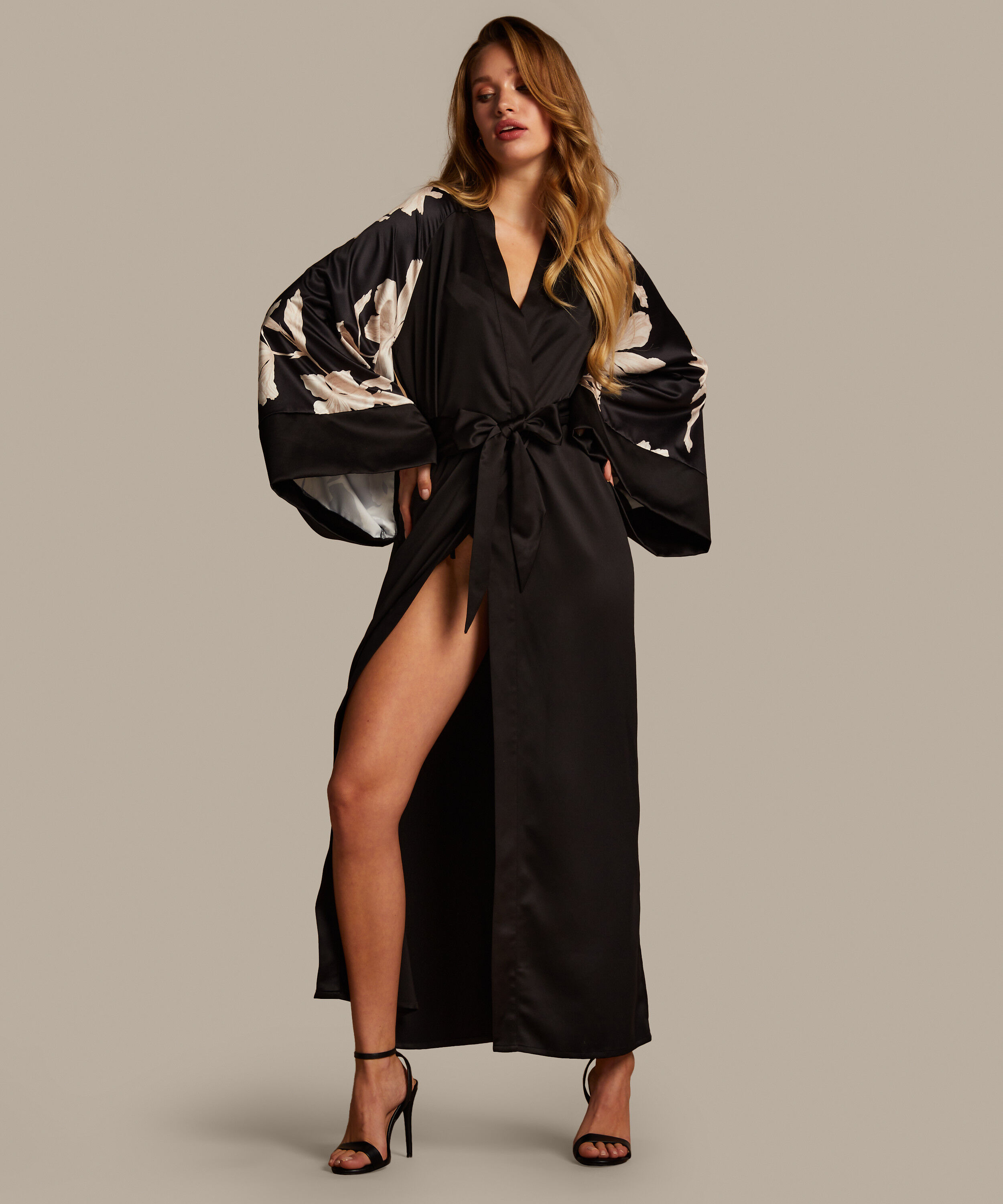 Bloom satin-kimono, Svart