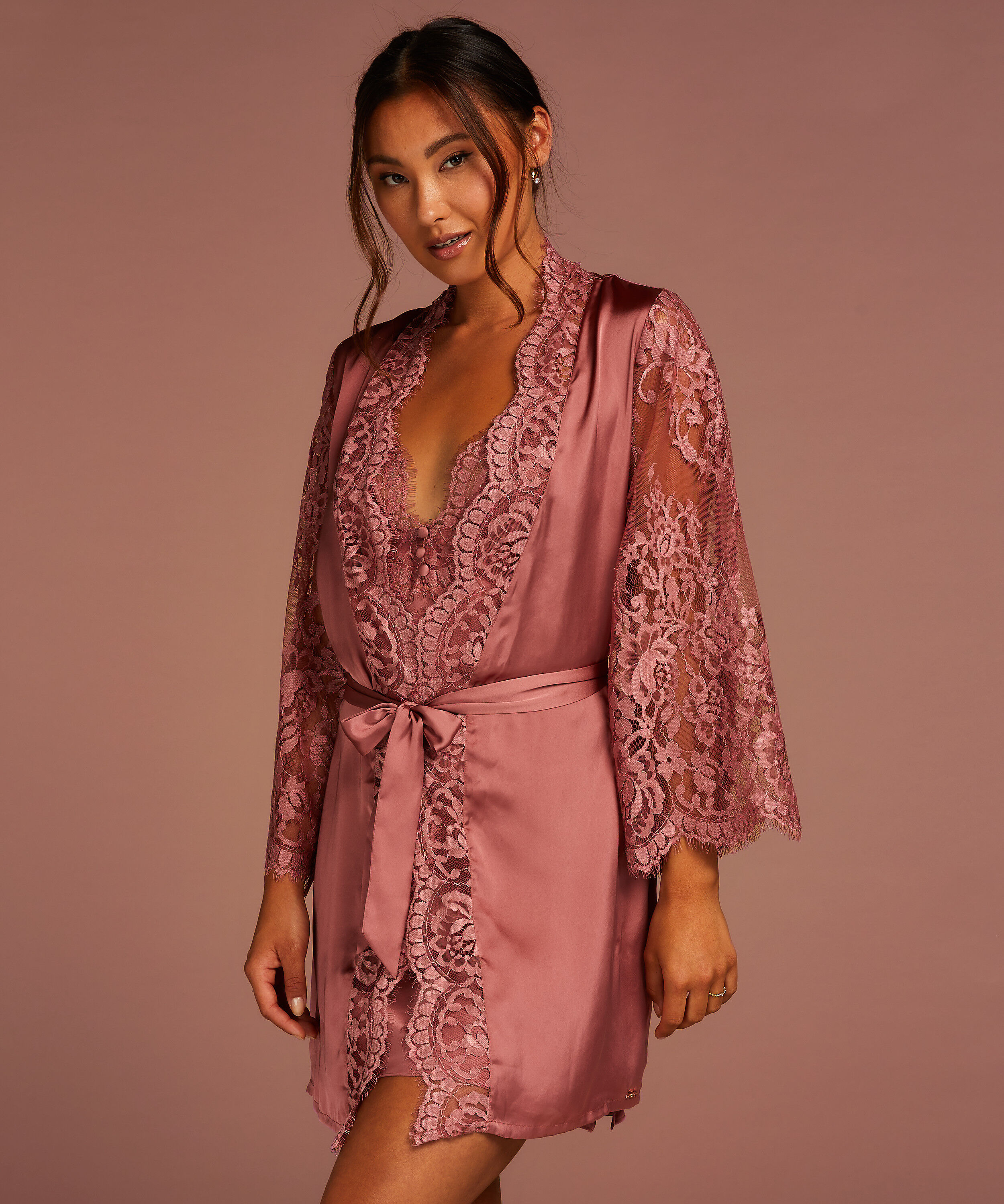 Kimono i spets, Rosa