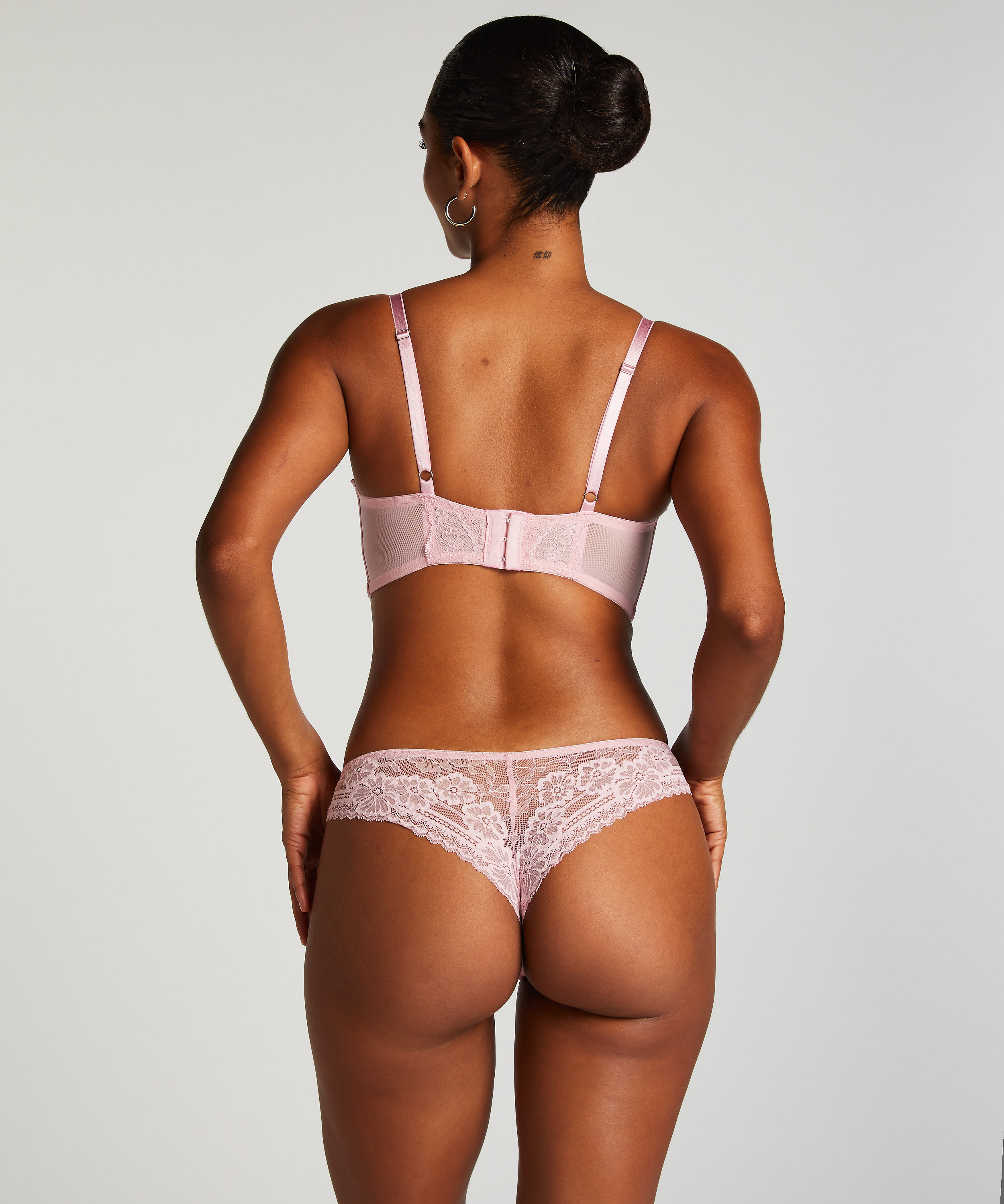 Brazilian-trosa Maggie, Rosa, main