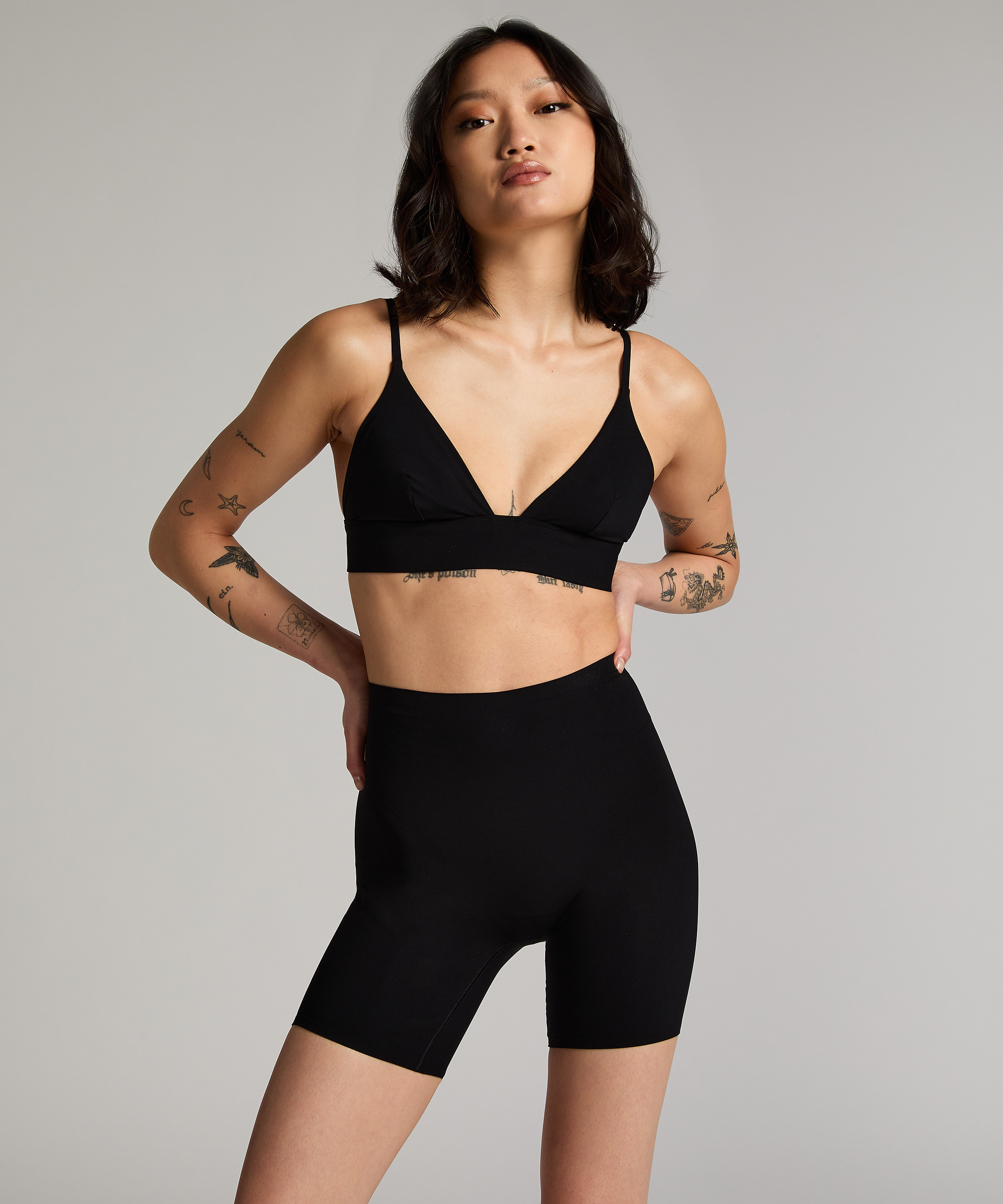 Sømløs bralette med V-utringning main image 0
