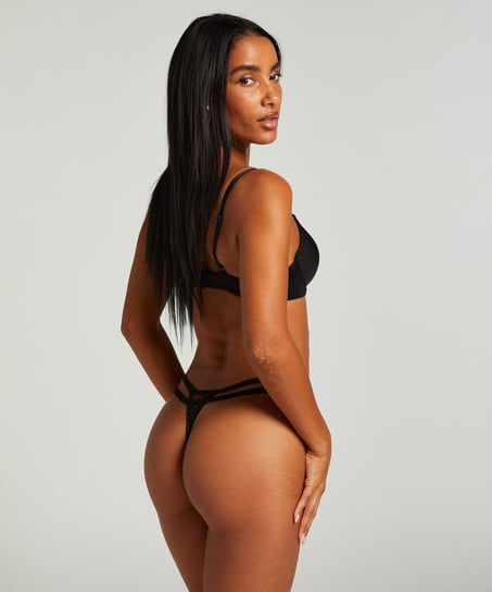 Irina stringtrosa, Svart