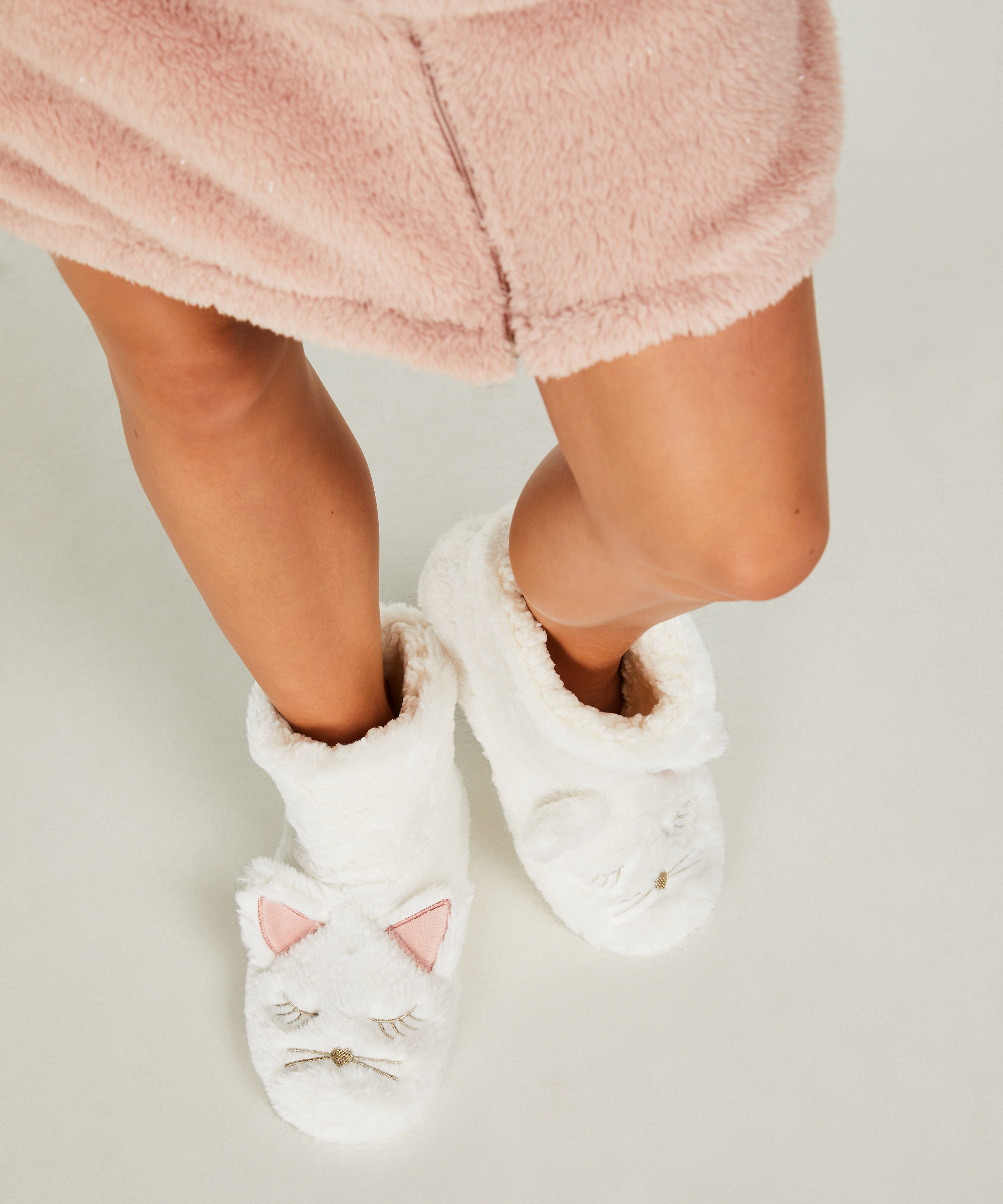 Tofflor Fox, Vit, main