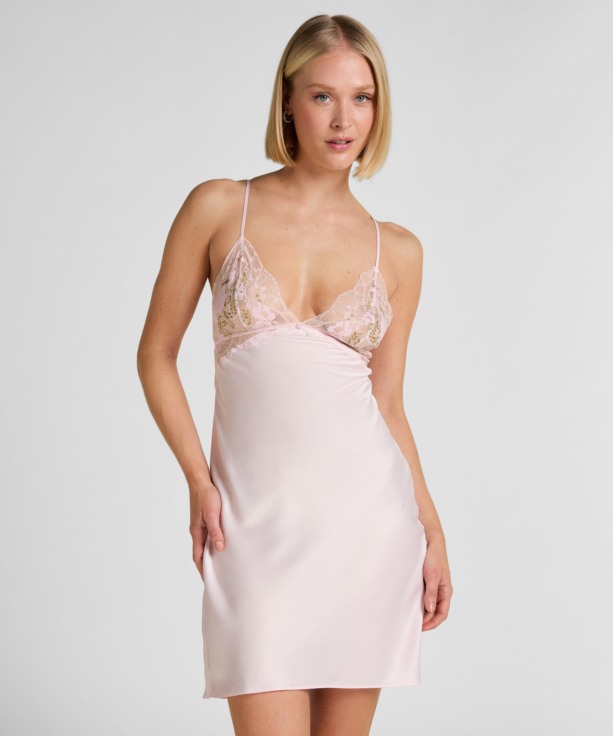 Miri Satin Nattlinne, Rosa