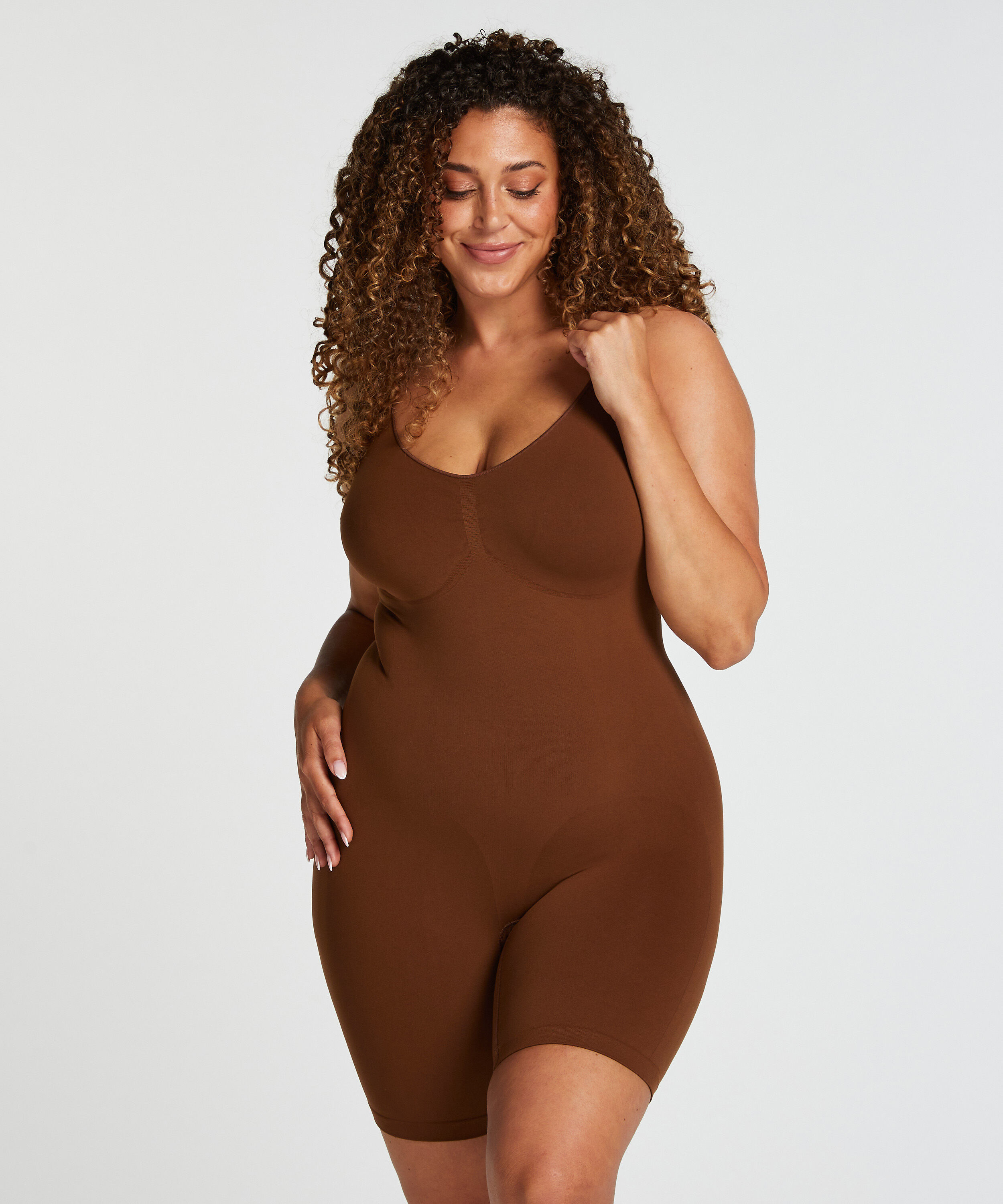 En s&ouml;ml&ouml;s bodysuit med h&ouml;gt skurna ben, R&ouml;d