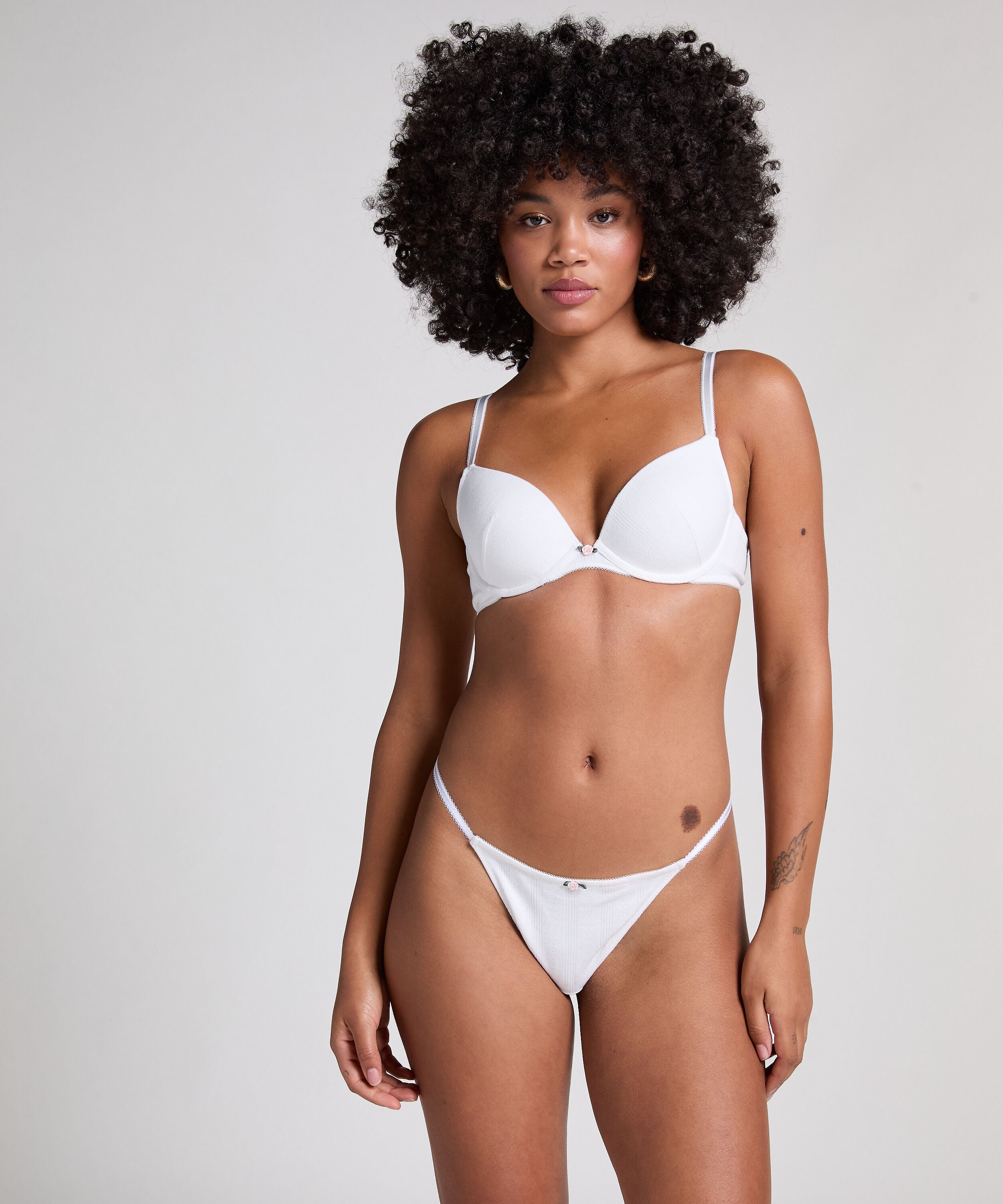 Pointelle stringtrosa, Vit