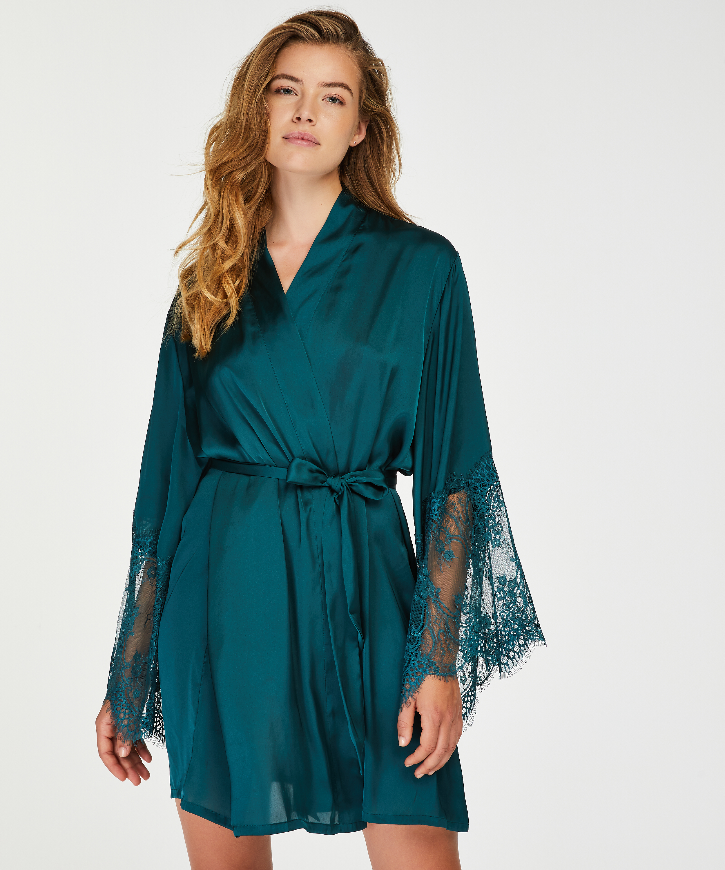Kimono Satin, Bl&aring;, main