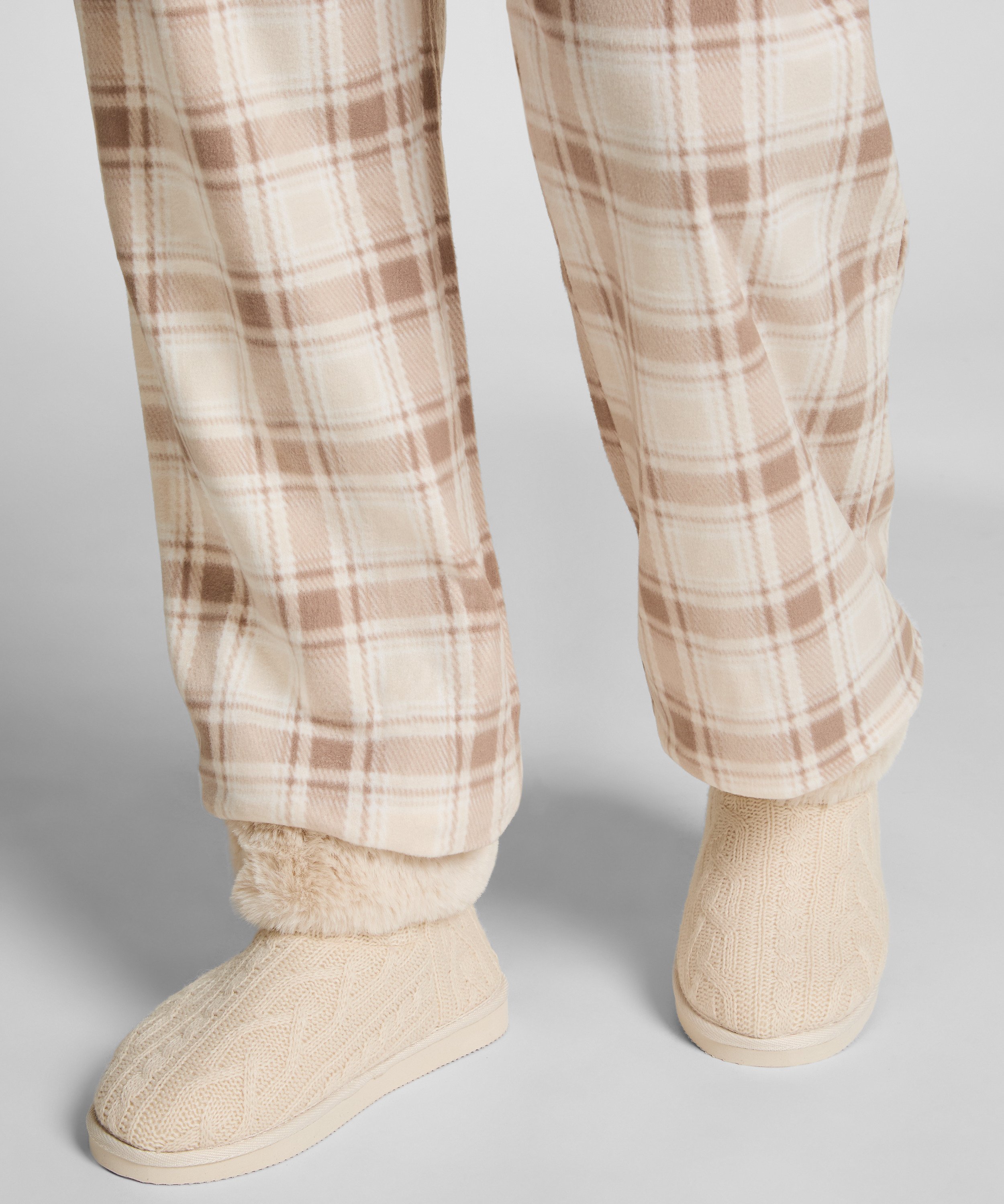 Toffler Saar, Vit, main