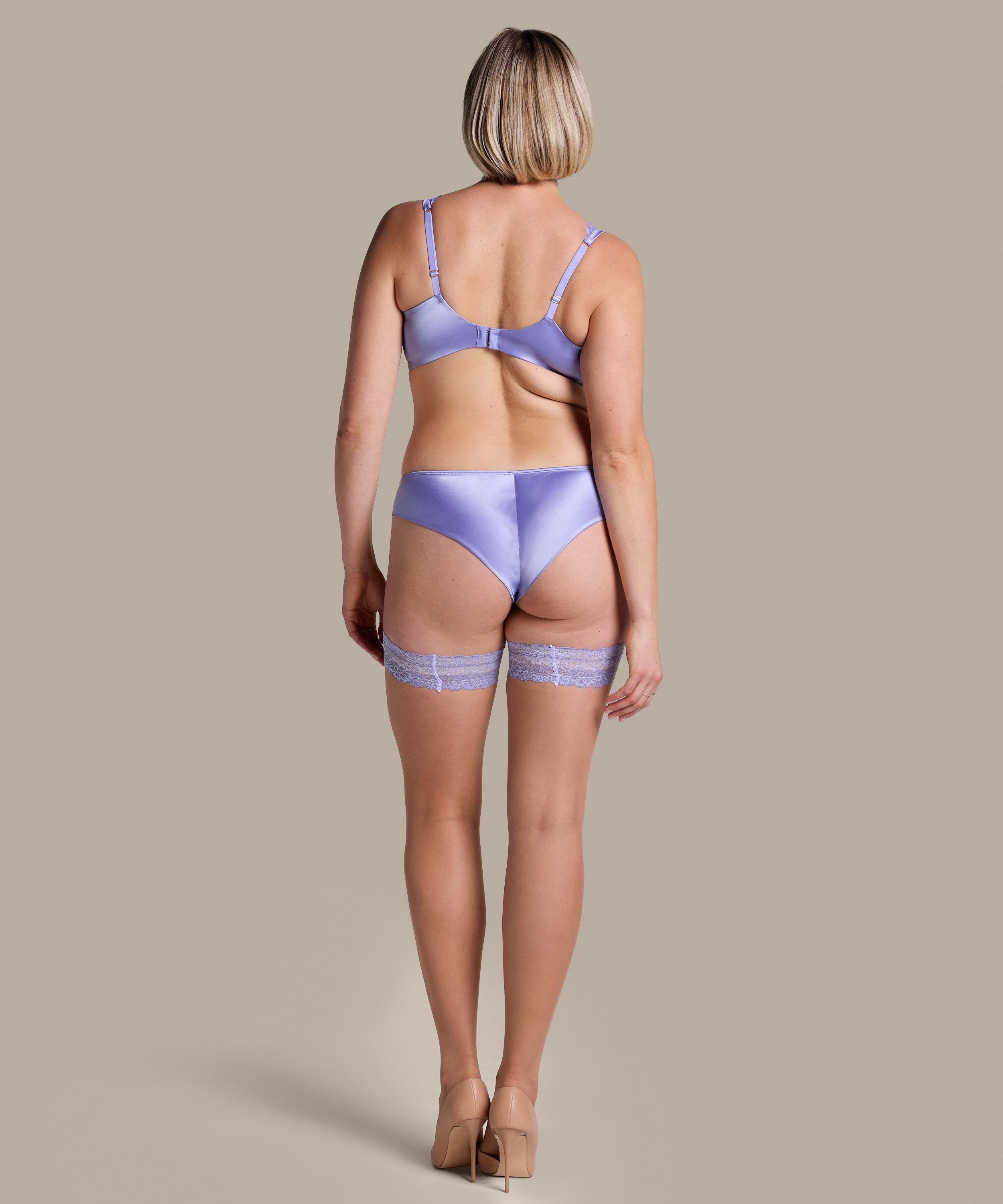 Stay-up Charlie, Lila, main