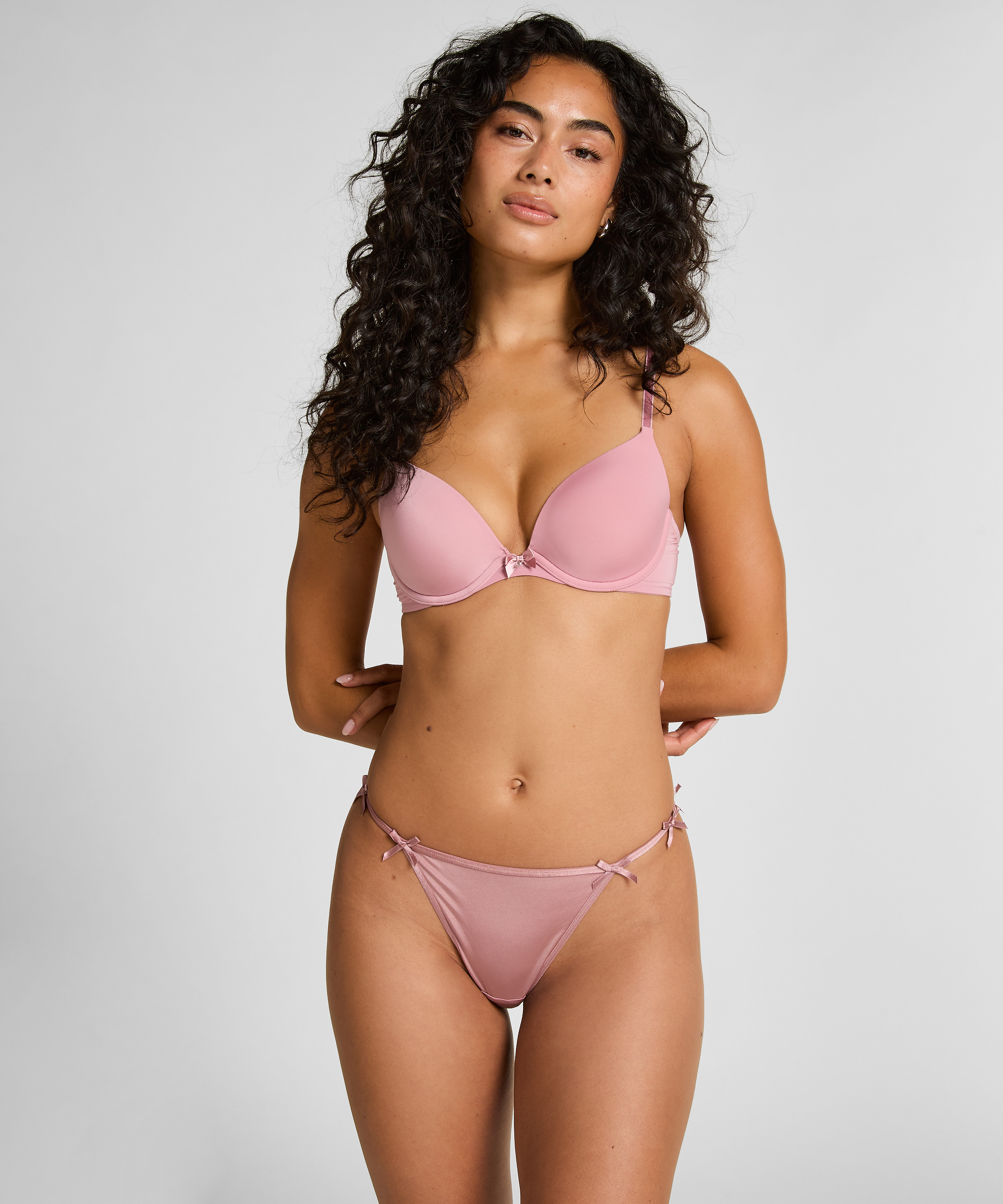 Cutie stringtrosa, Lila, main