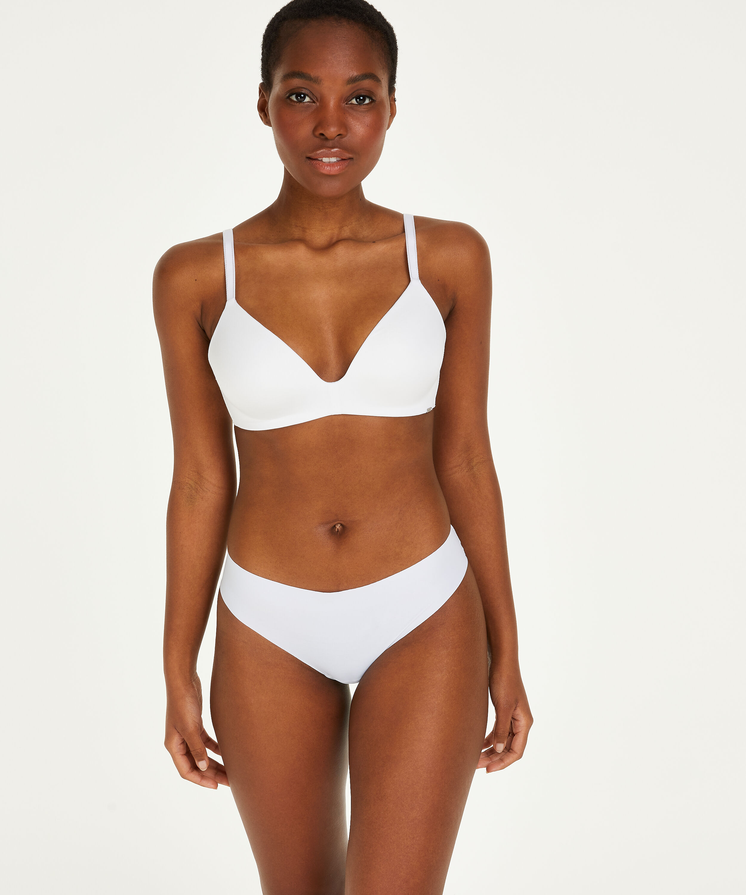 Osynlig brazilian-trosa, Vit