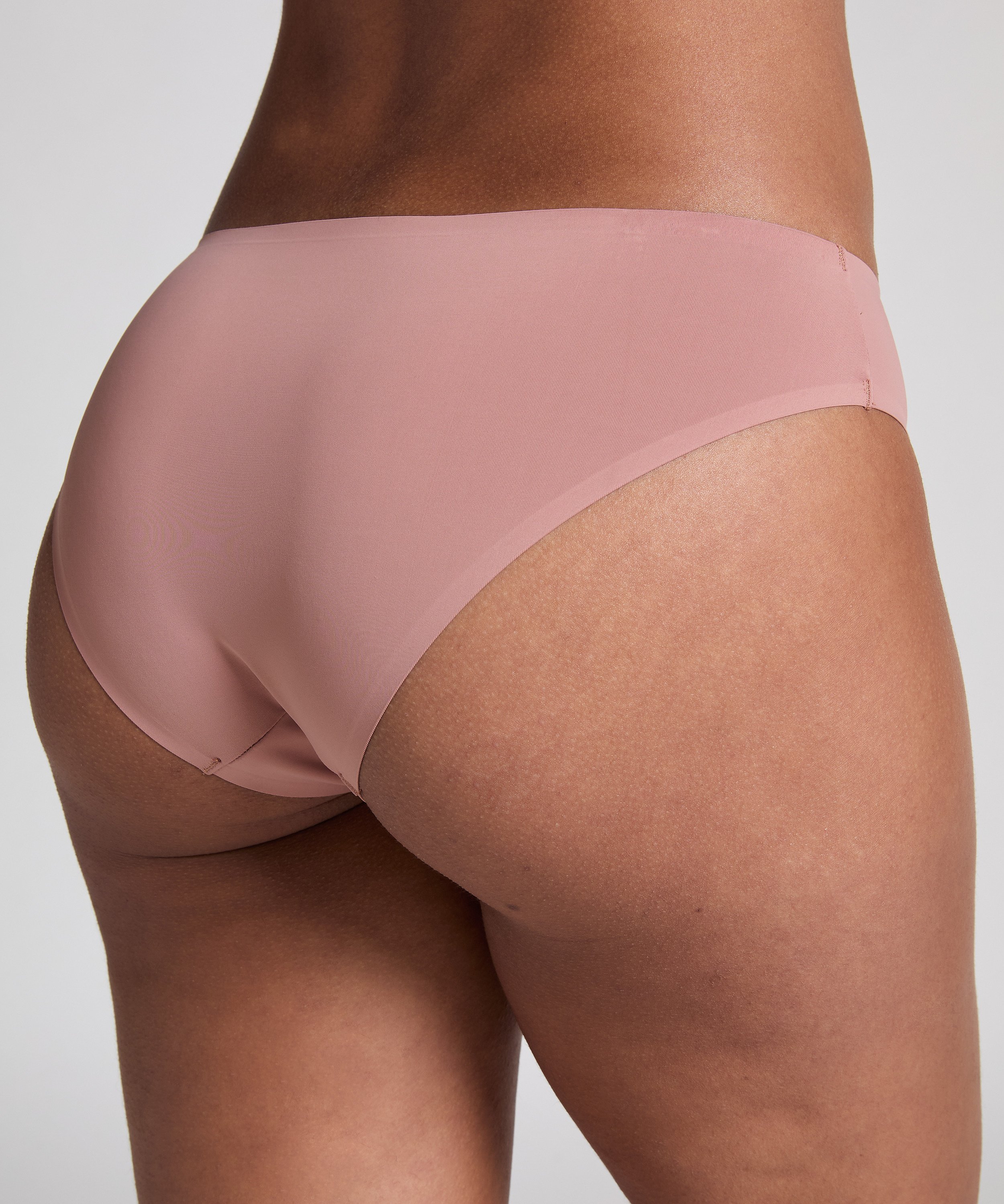 Osynlig brazilian-trosa, Brun, main