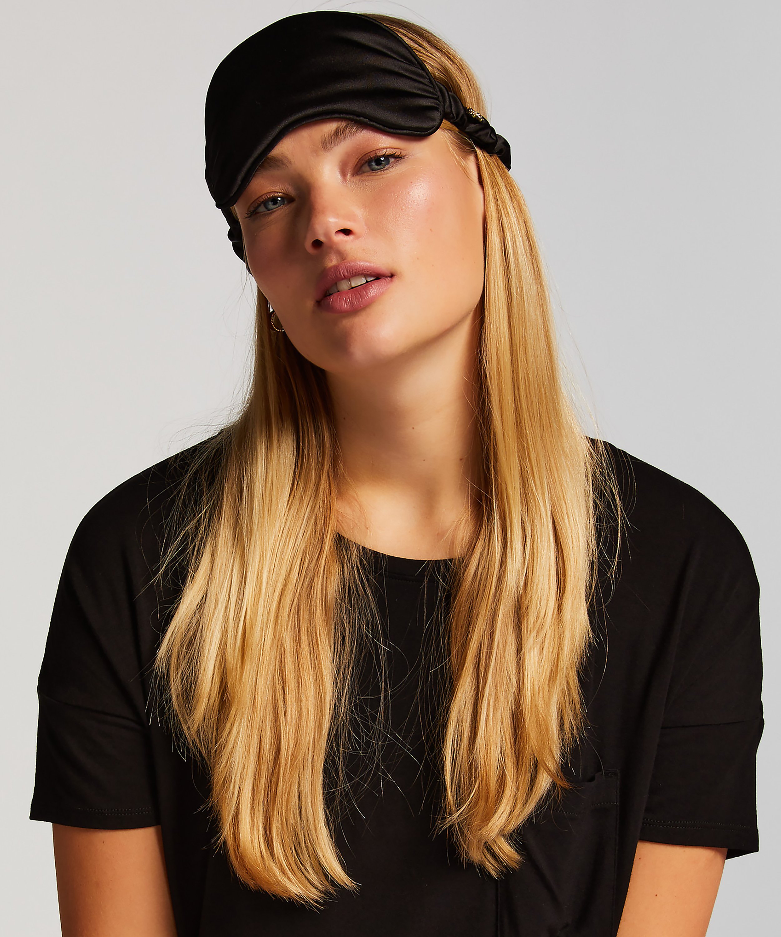 Sovmask, Svart, main