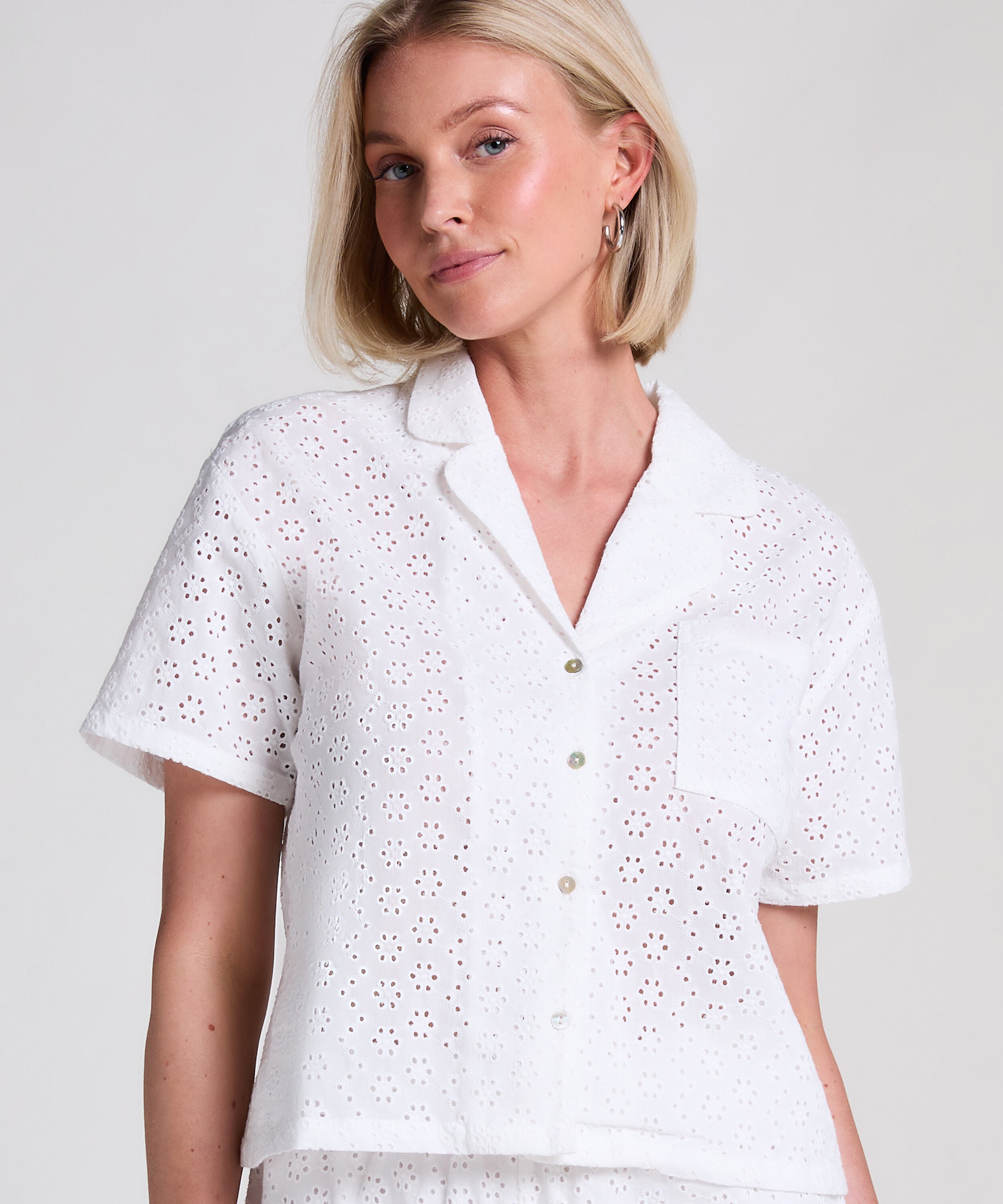 Skjorta broderie anglaise, Vit