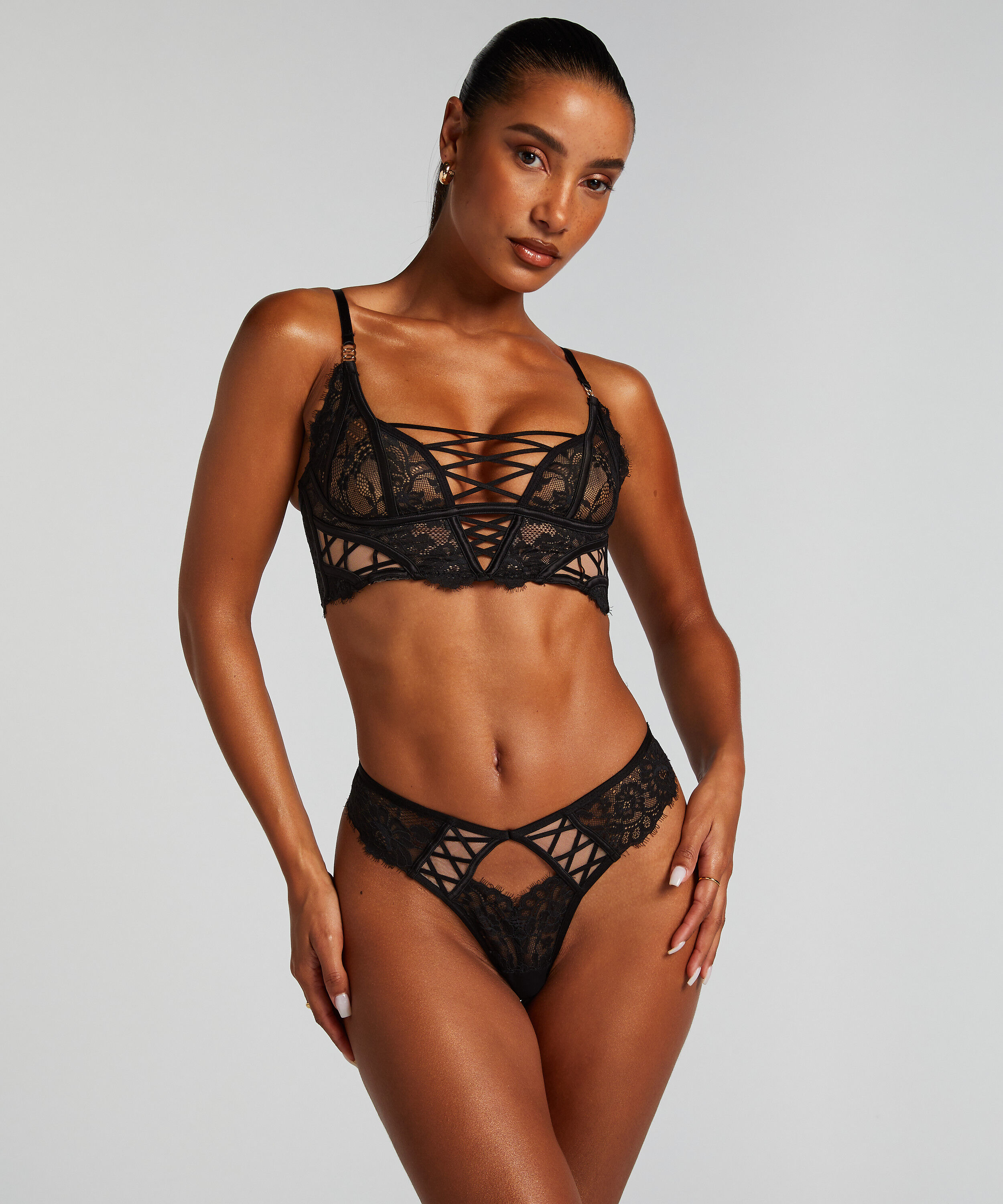 Stringtrosa Loretta, Svart