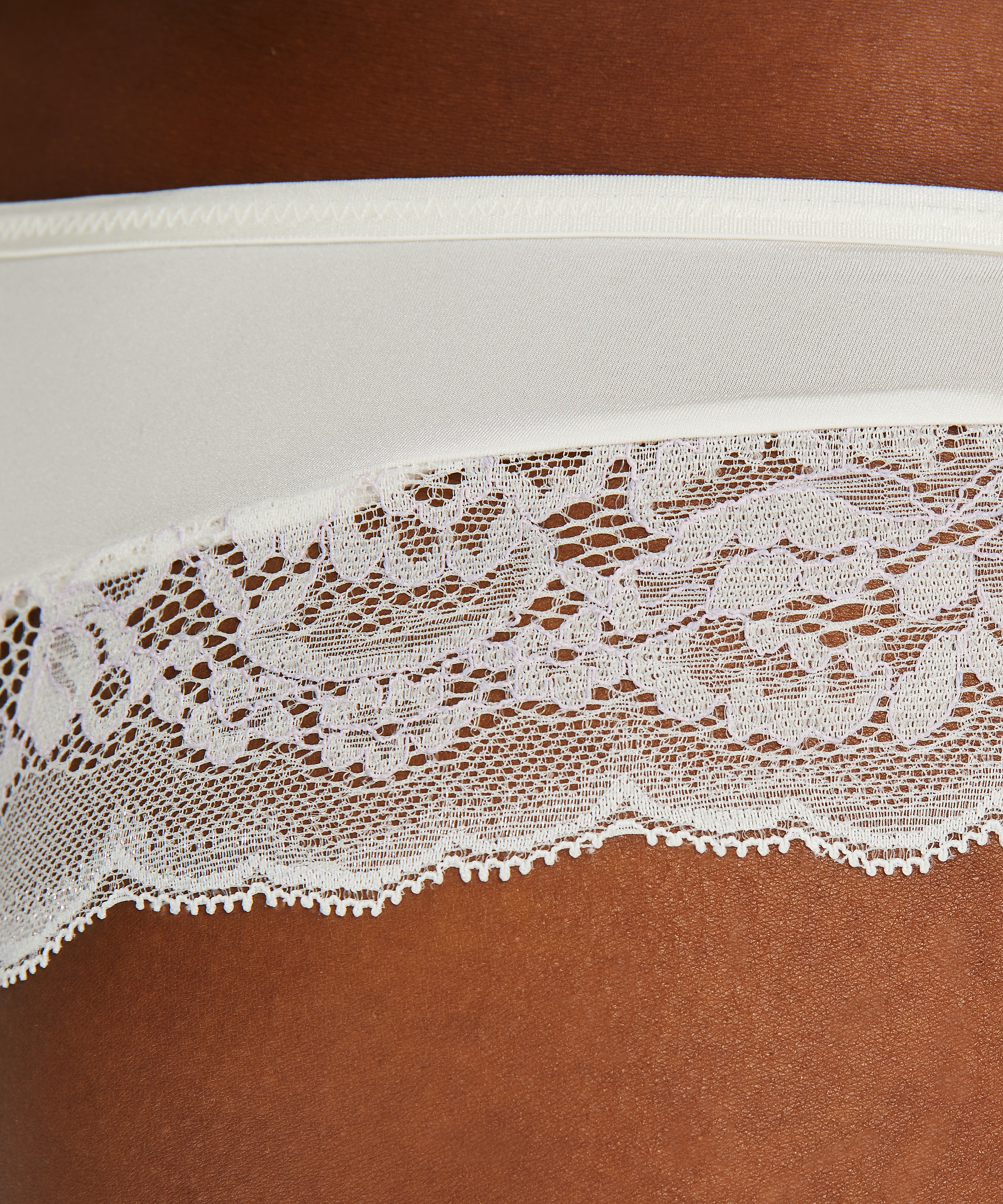 Boxerstringtrosa Camile, Vit, main