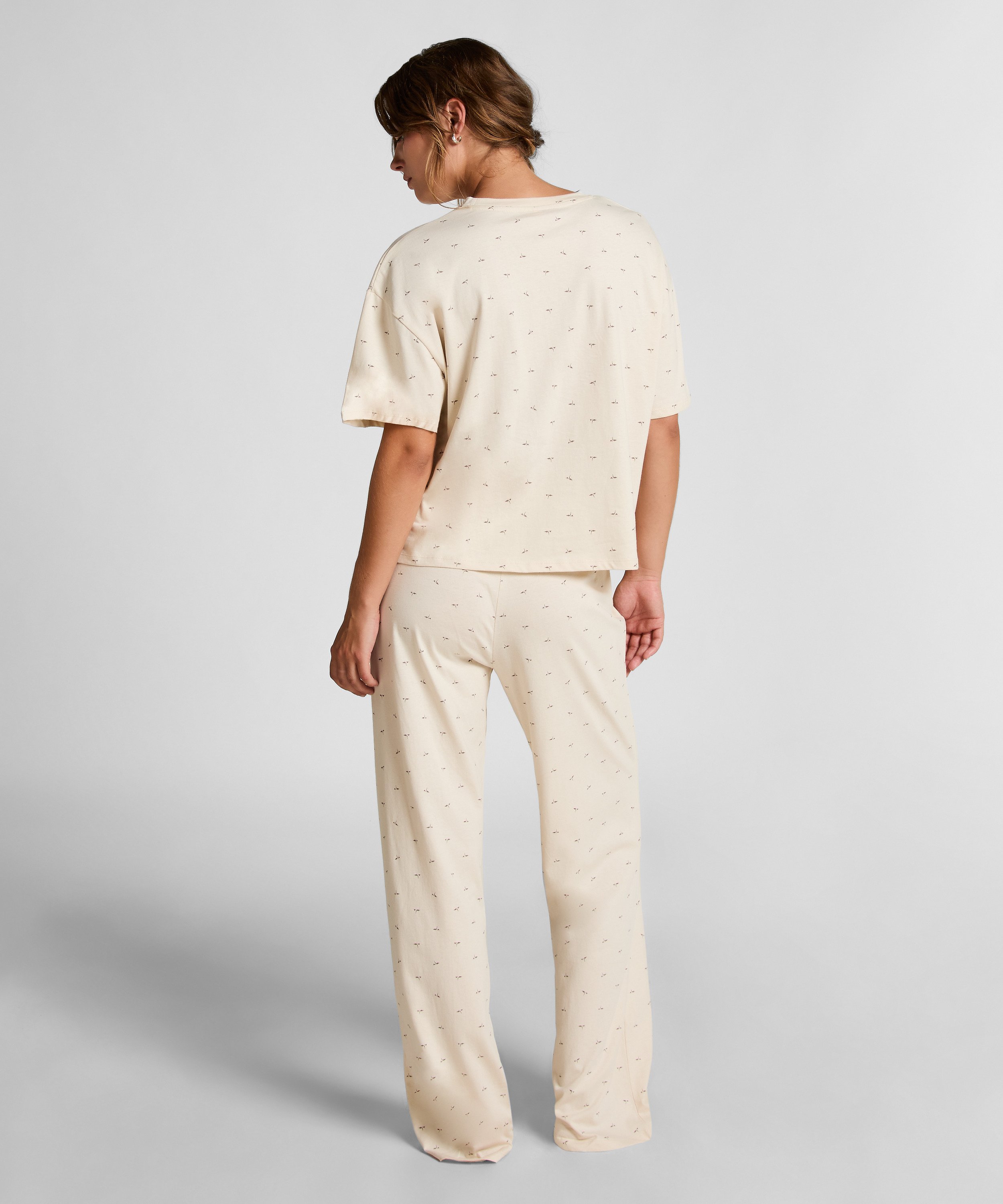 Pyjamasset, Vit, main