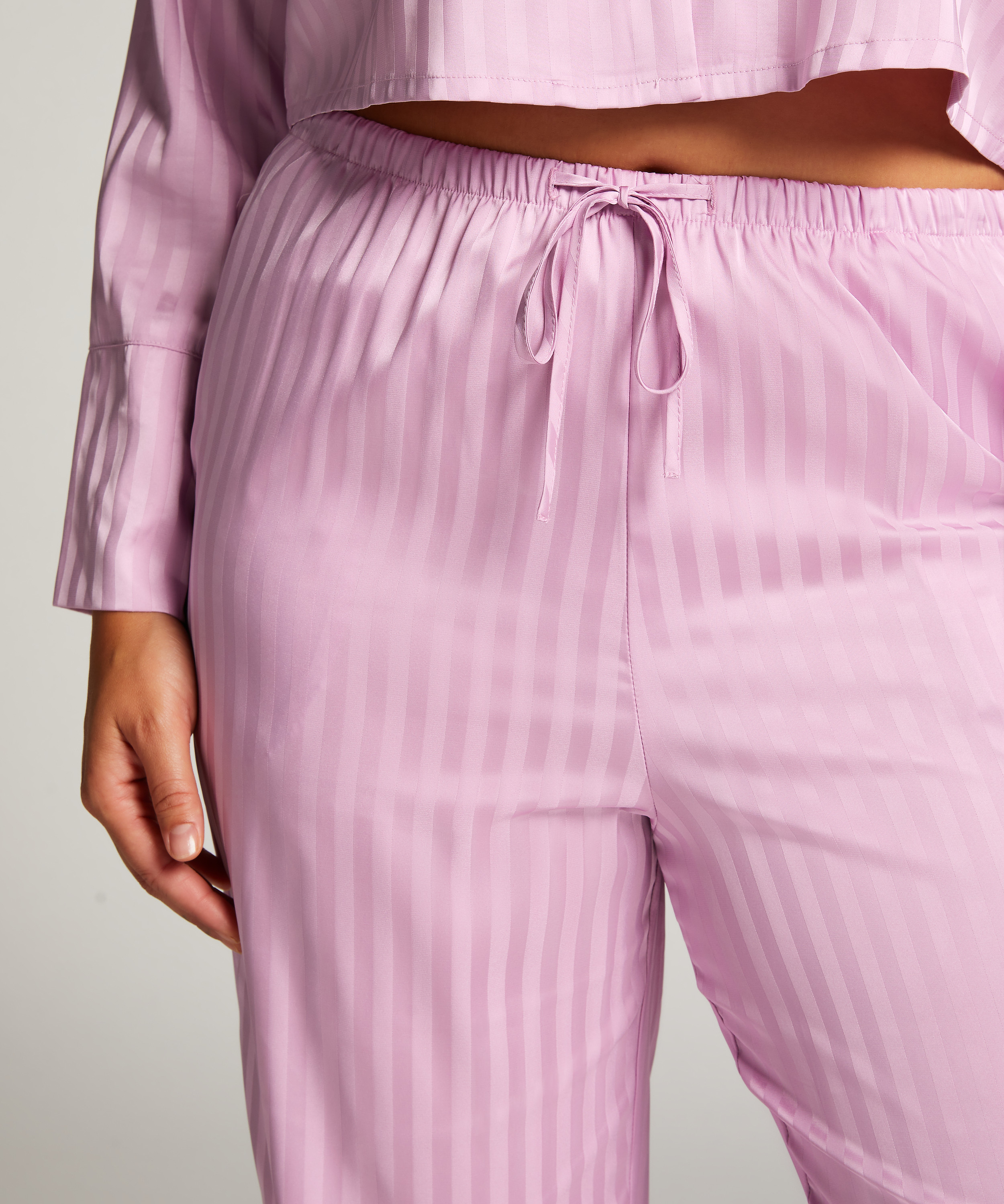 Satin-byxor, Lila, main